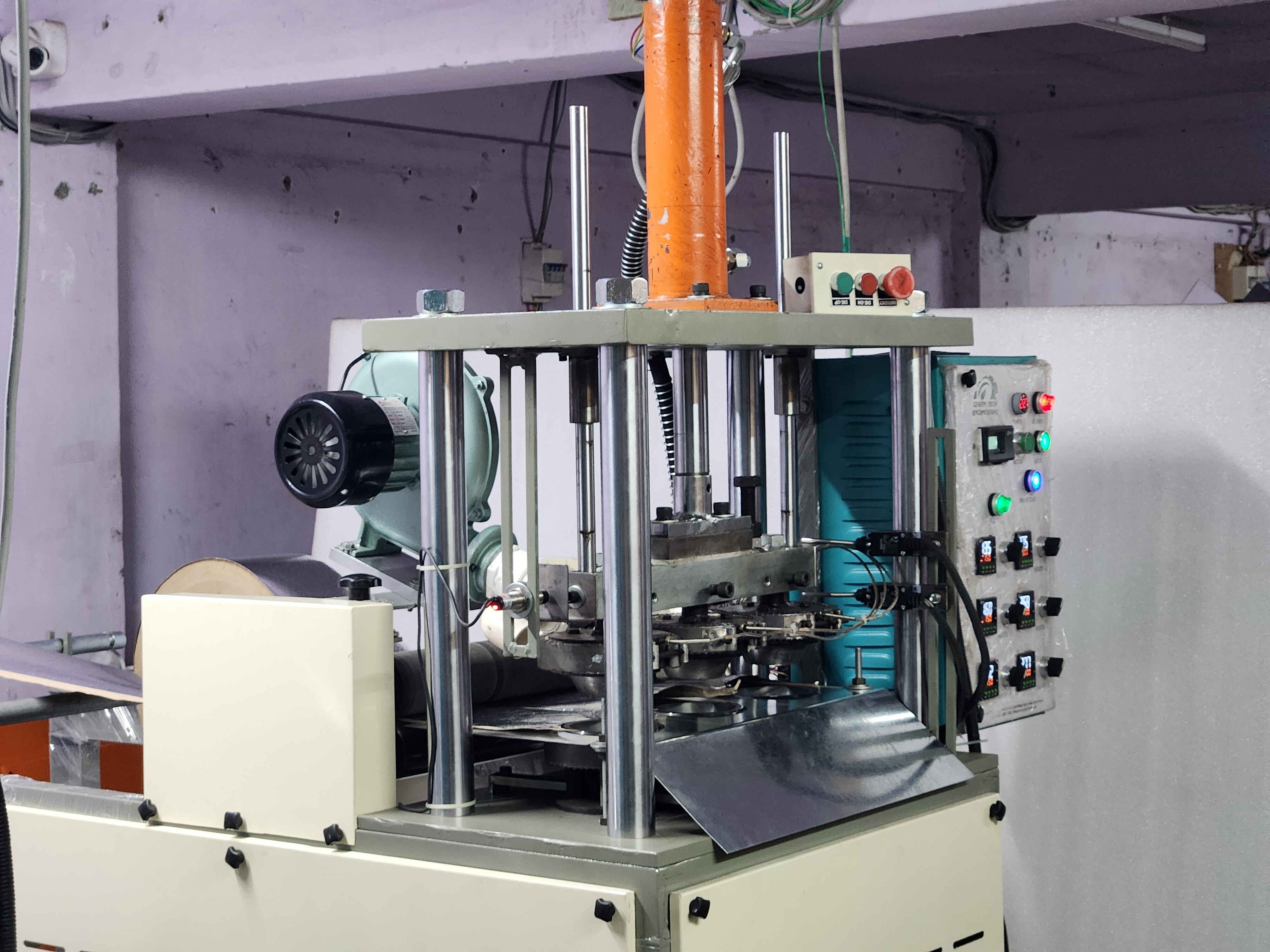 High Speed Dona Making Machine - 4 To 15 Inch Die Size | 4800 Dona/hour, 2800 Thali/hour, Plc Control, Digital Temperature Controller, 400 Kg Weight