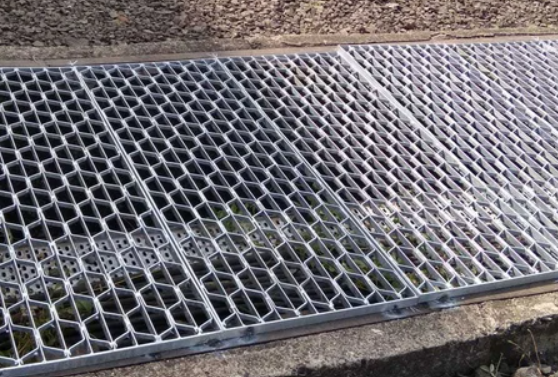 Honeycomb Grating - Ms, Gi & Ss Materials, 25/30/32/35/40/50 Mm Height, 1000 Mm Length, Any Color, Galvanized Finish