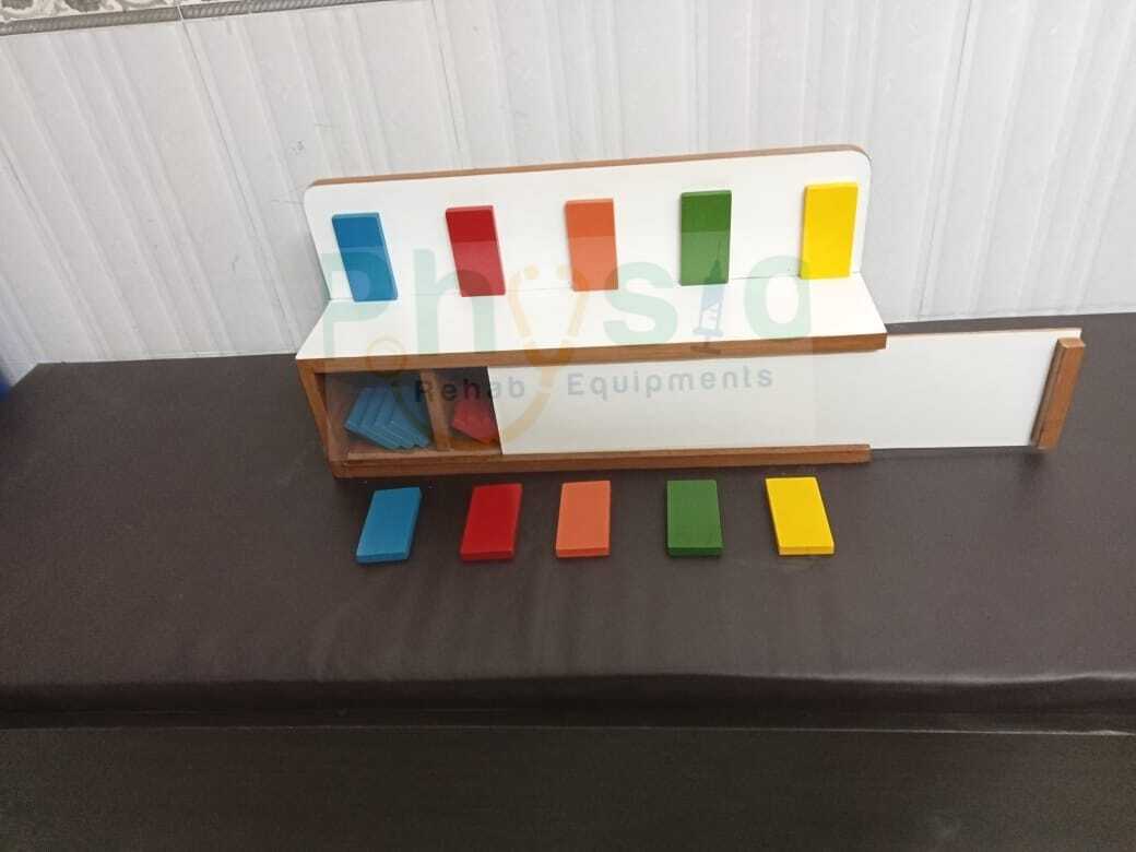 Colour Sorting, Matching And Posting Box - High-quality Plastic Plates, 25 Pieces In 5 Vibrant Colours, Recyclable And Portable For Children