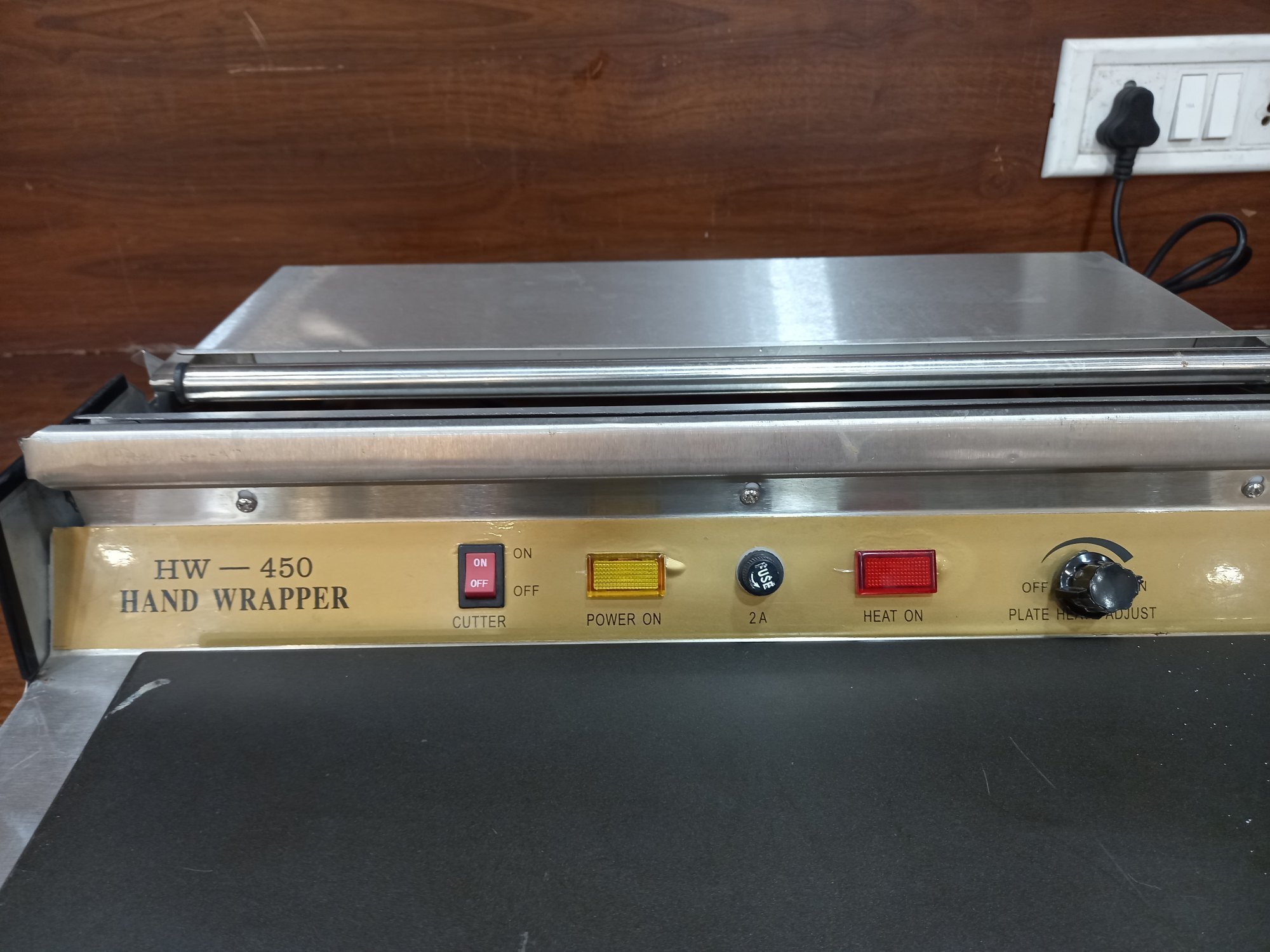 Manual Wrapping Machine - Ms Material, 500 Kg/hr Capacity, Silver Color | Semi-automatic, Frequency Speed Control, Computerized, Ideal For Vegetable Packaging