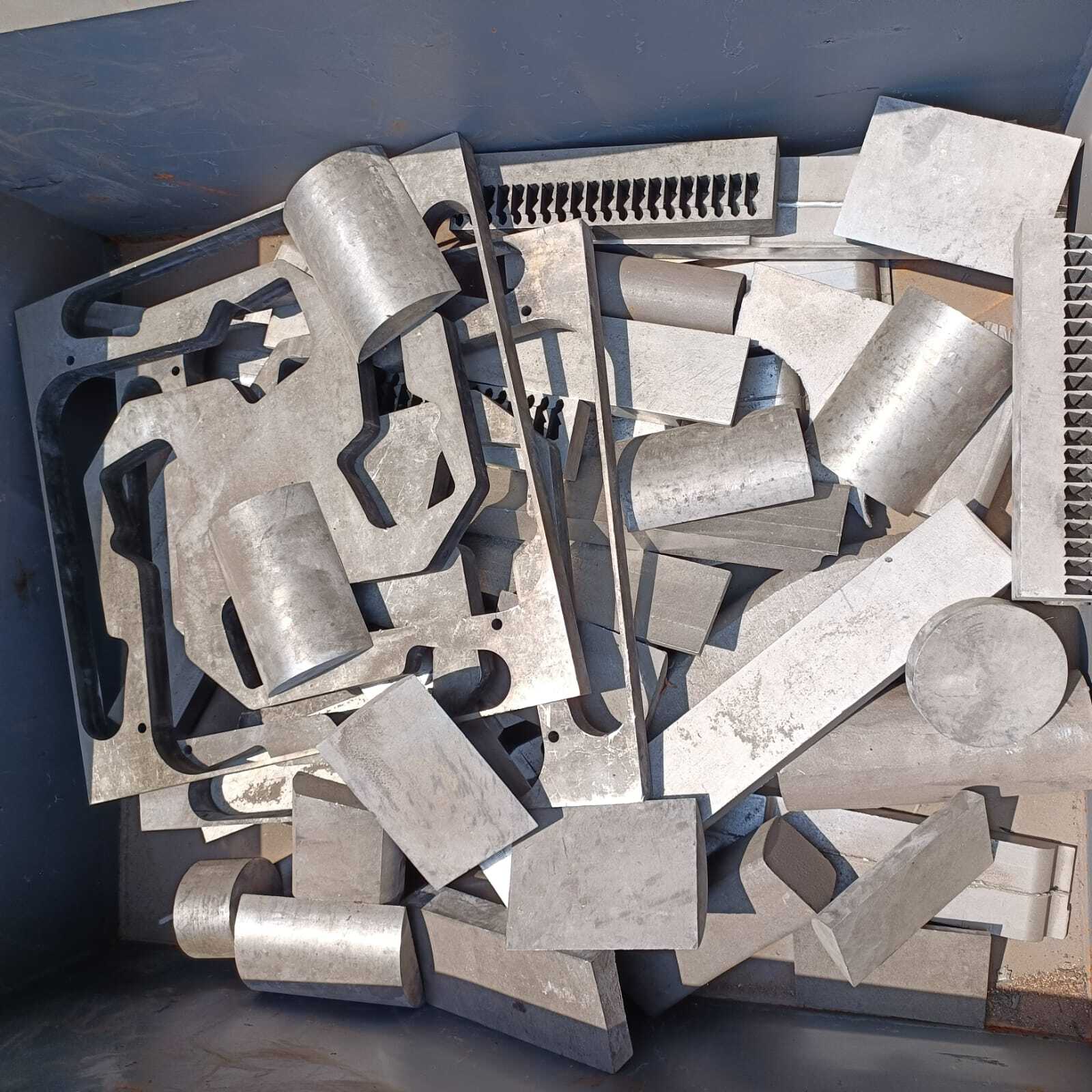 Inconel 738 Scrap - Industrial Grade Sheet Cuttings, Silver Color, High Purity, Ideal For Aerospace And Nuclear Projects