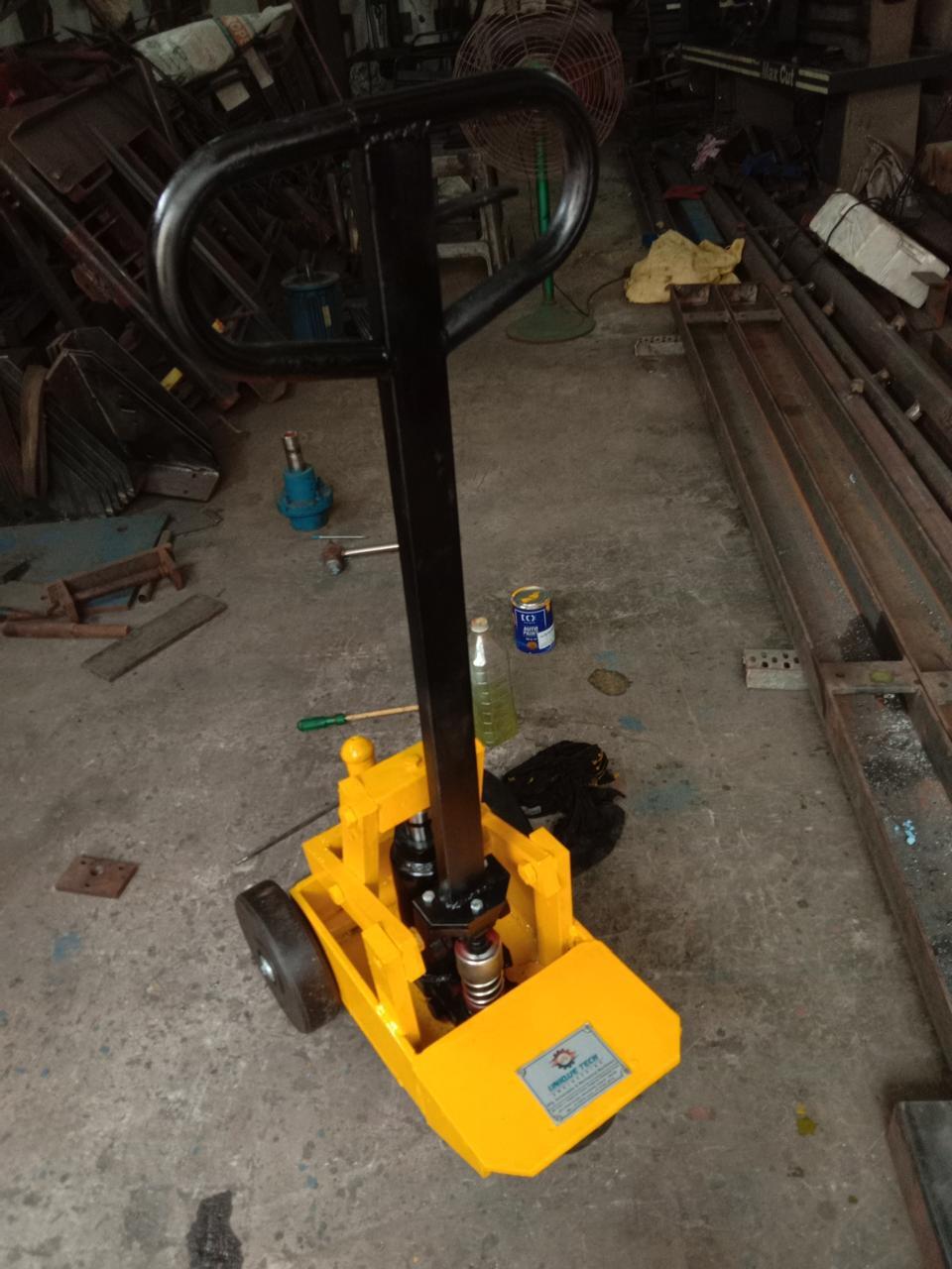 Batch Puller Trolley - Attributes: Strong