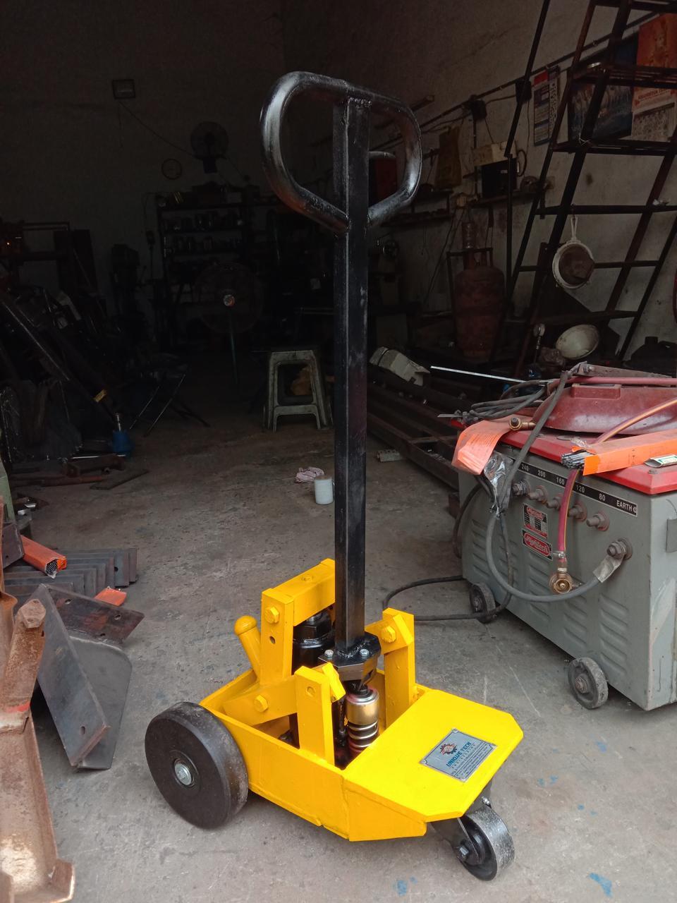 Batch Puller Trolley - Attributes: Strong