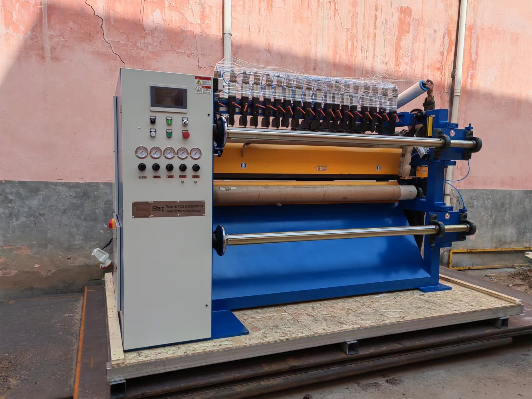 China Factory Abrasive Jumbo Roll Slitting Machine For Abrasive Belt - Color: Green