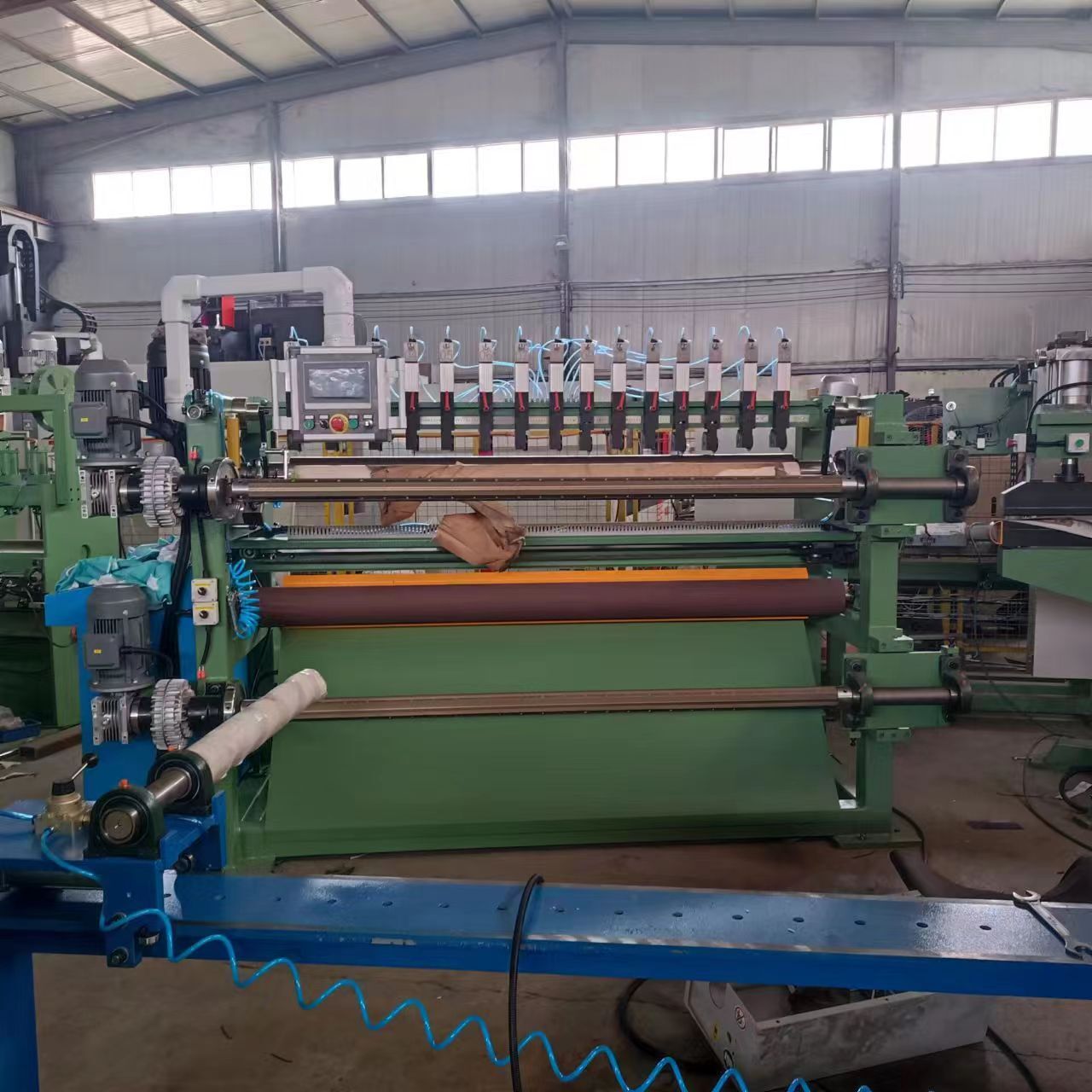 China Factory Abrasive Jumbo Roll Slitting Machine For Abrasive Belt - Color: Green
