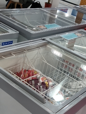 Glass Top Deep Freezer - Capacity: 250 Ltr/Hr