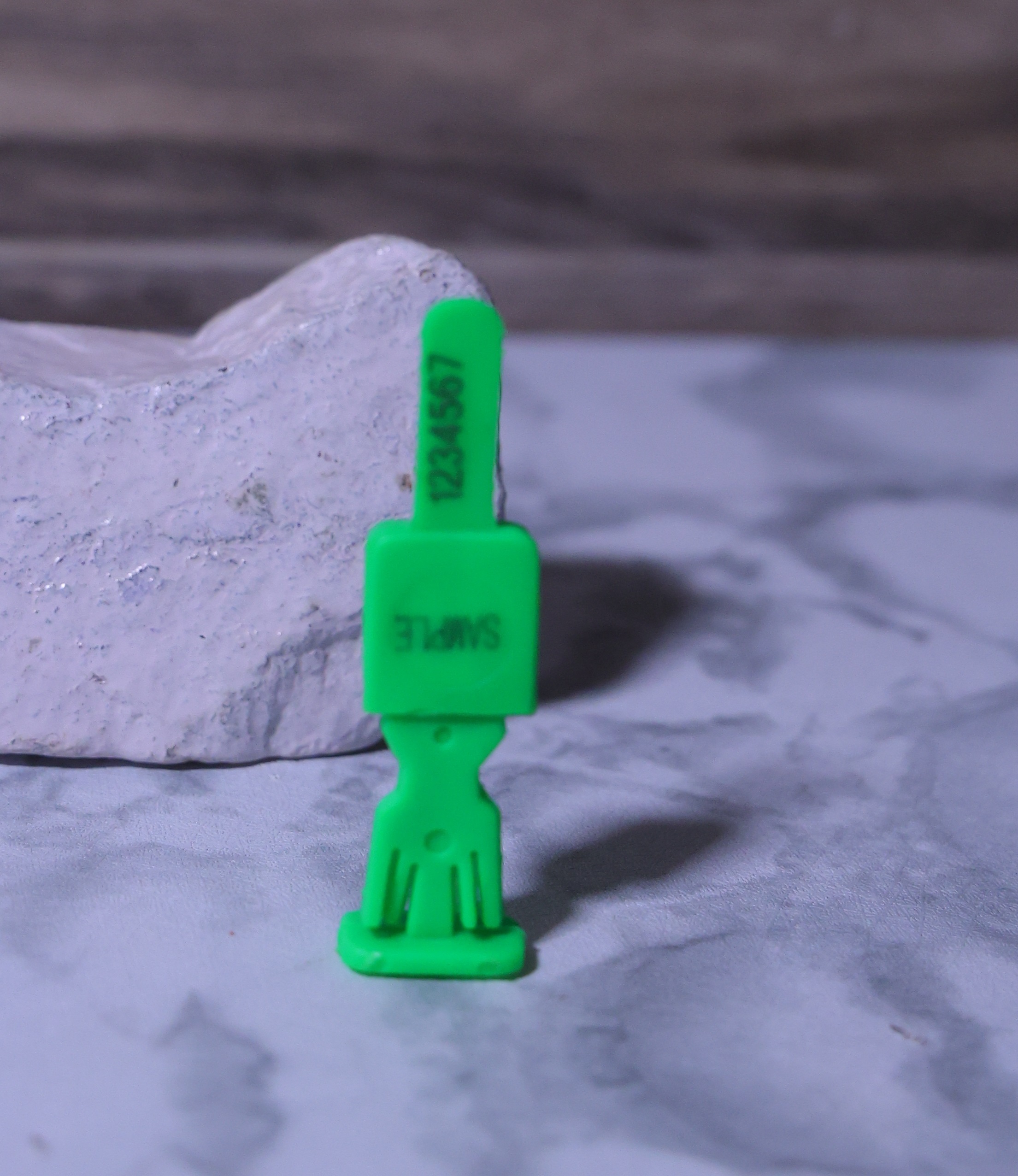Plastic Drum Seals With Serial Numbers - Polypropylene, Green Color, Mechanical Seal Style | Unique Serial Numbers For Tracking And Security