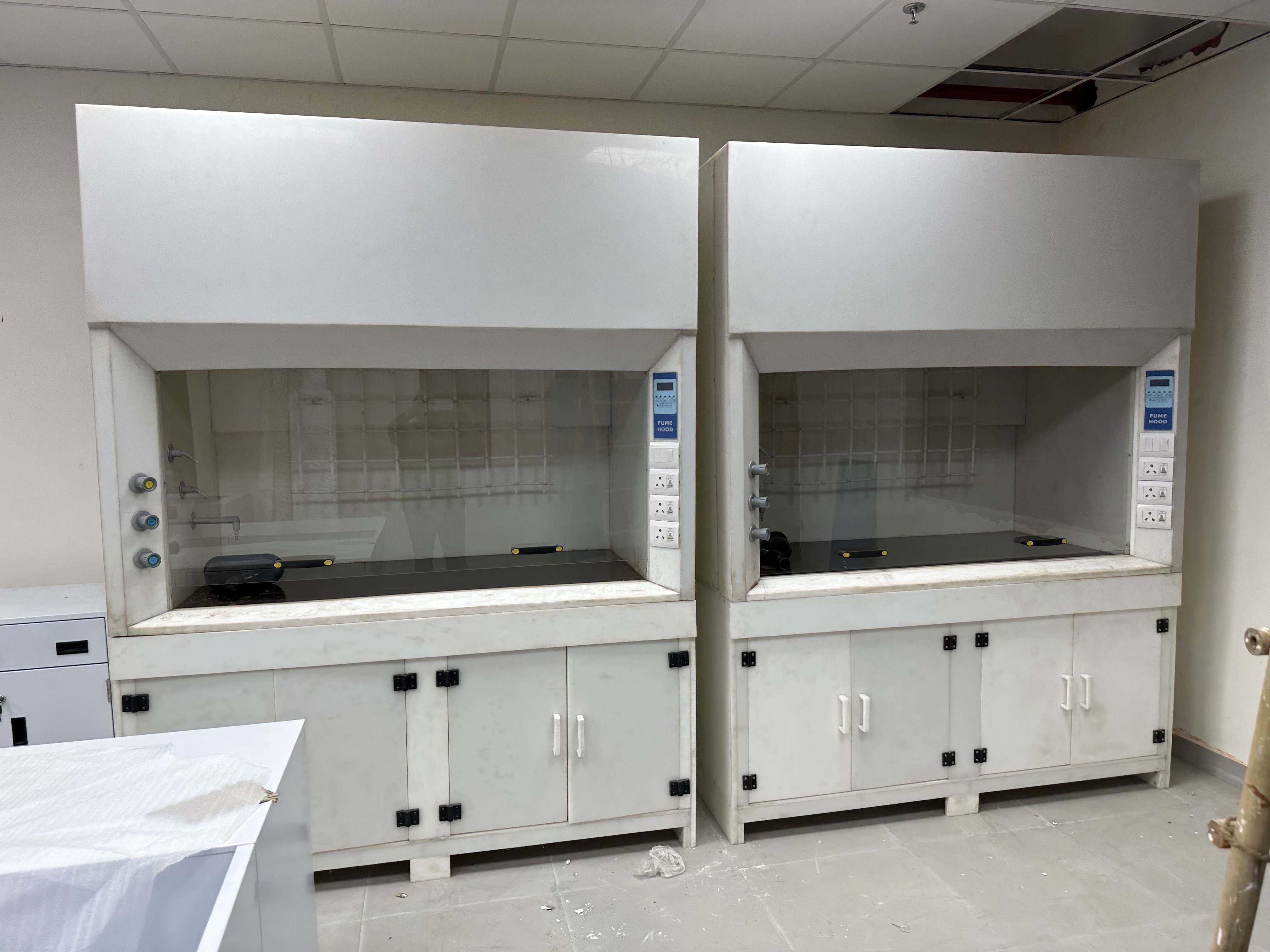 Pp Laboratory Fume Hood Carpenter Assembly