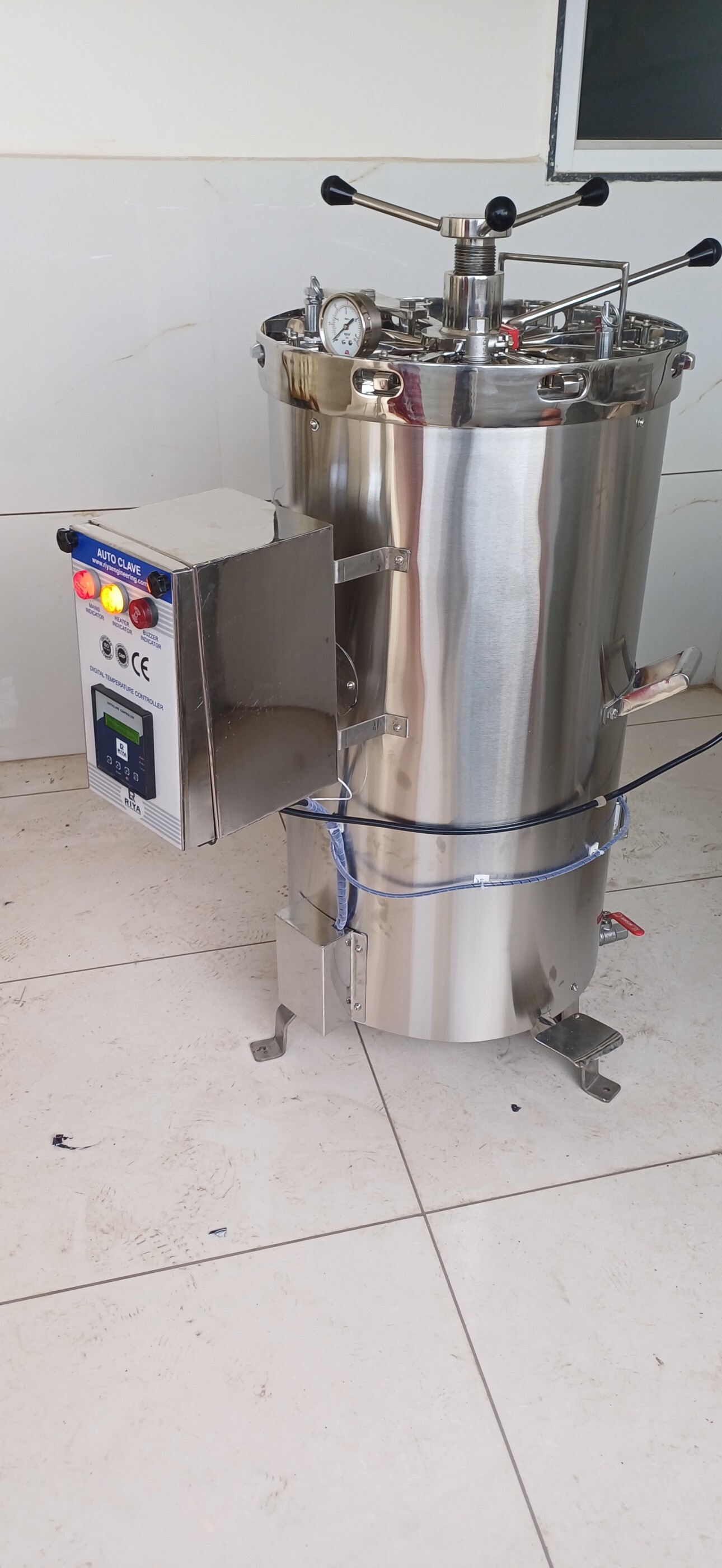 Vertical Double Walled Autoclave - 75l Capacity, 400x600mm Chamber Size | Stainless Steel 304, Radial Locking Door, Fully Automatic, 121â°c Sterilizing Temperature, Thermal Printer Recording