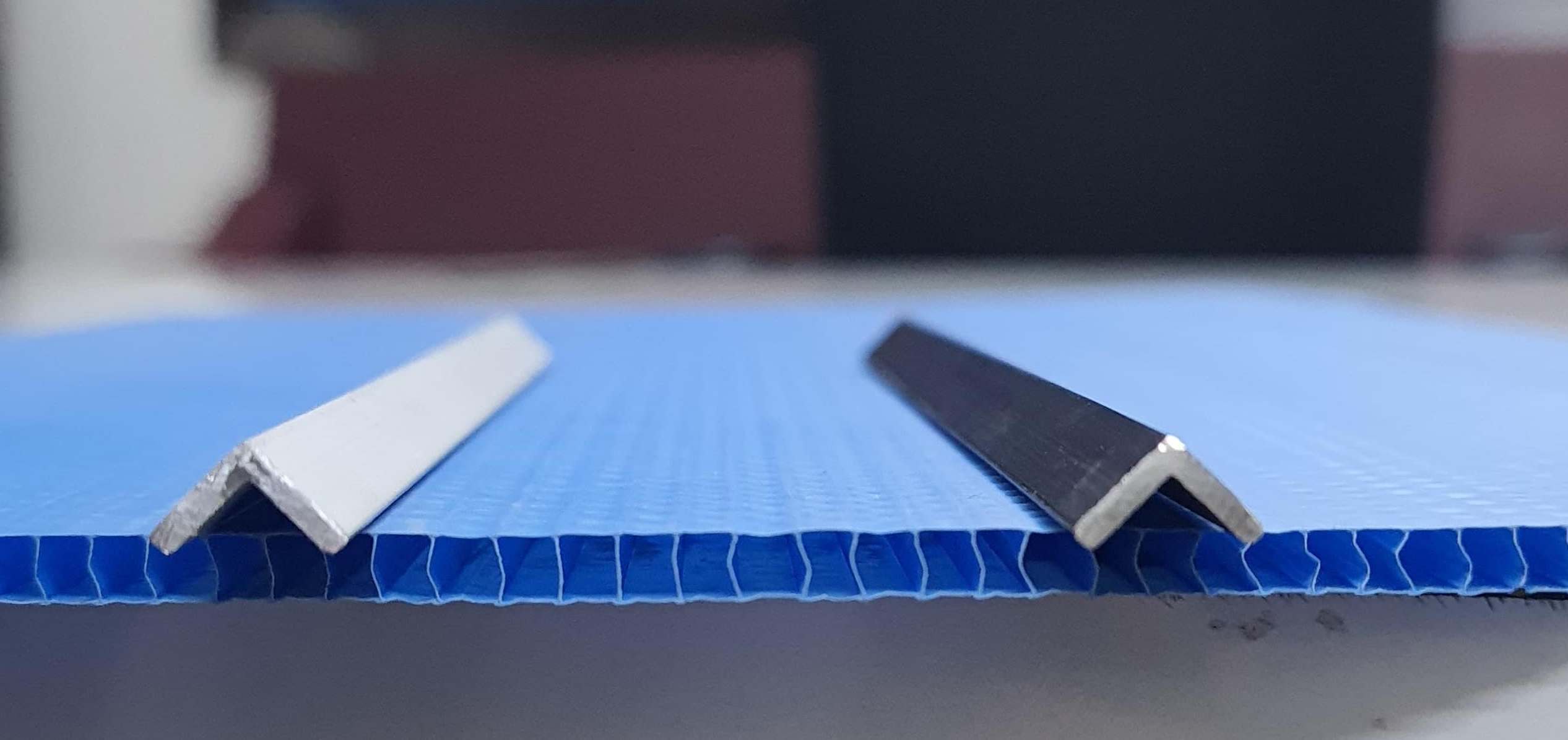 7mm L Shape Aluminium Corner - Aluminium, 7mm Size, Silver Color | High Strength, Polished Surface Treatment, Industrial Applications