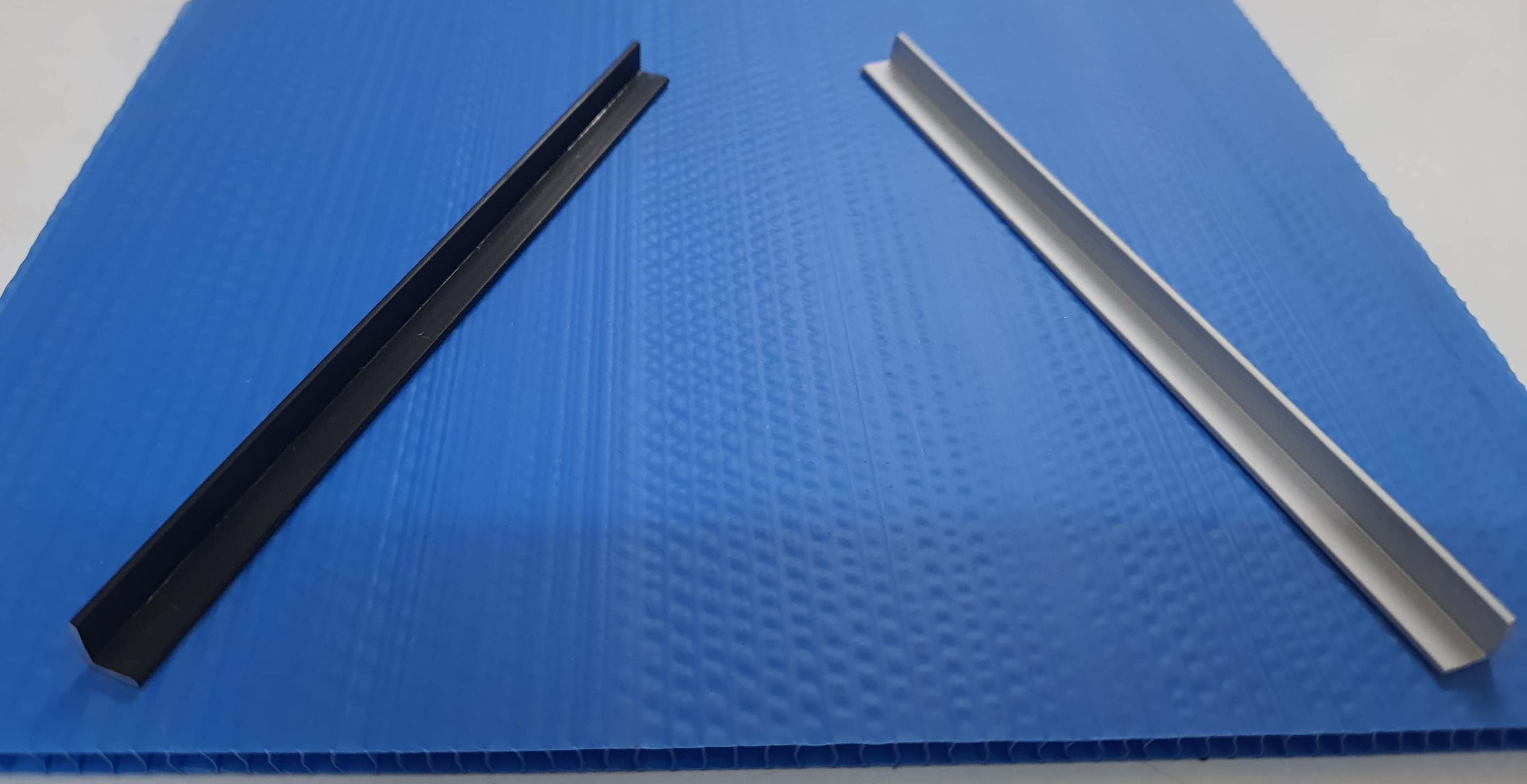 7mm L Shape Aluminium Corner - Aluminium, 7mm Size, Silver Color | High Strength, Polished Surface Treatment, Industrial Applications