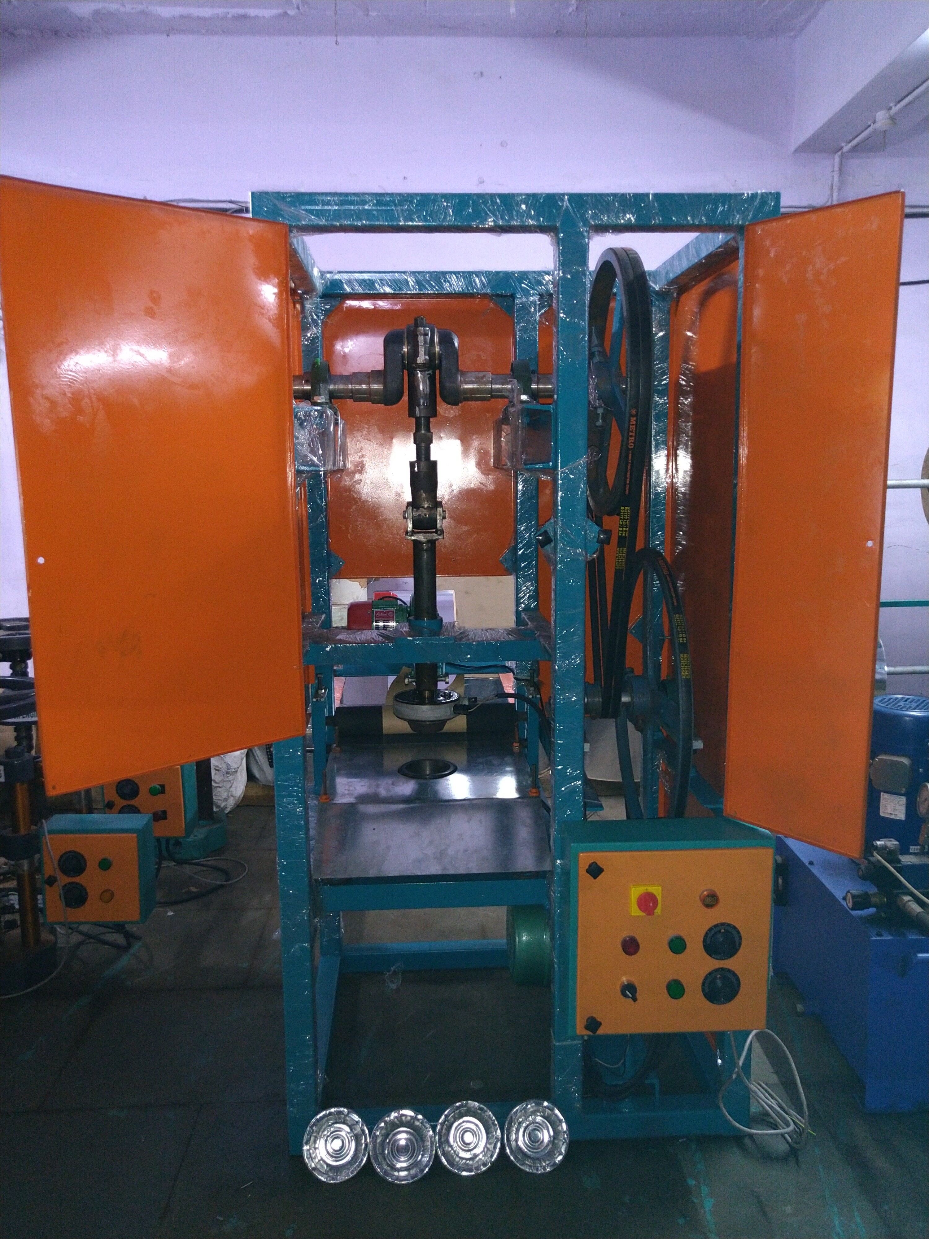 Fully Automatic Single Die Dron Making Machine - 4"-14" Die Size, 900-1400 Pcs/hr Production, 220v Power Source | One Year Motor And Blower Warranty, Free Heater And Dies Included