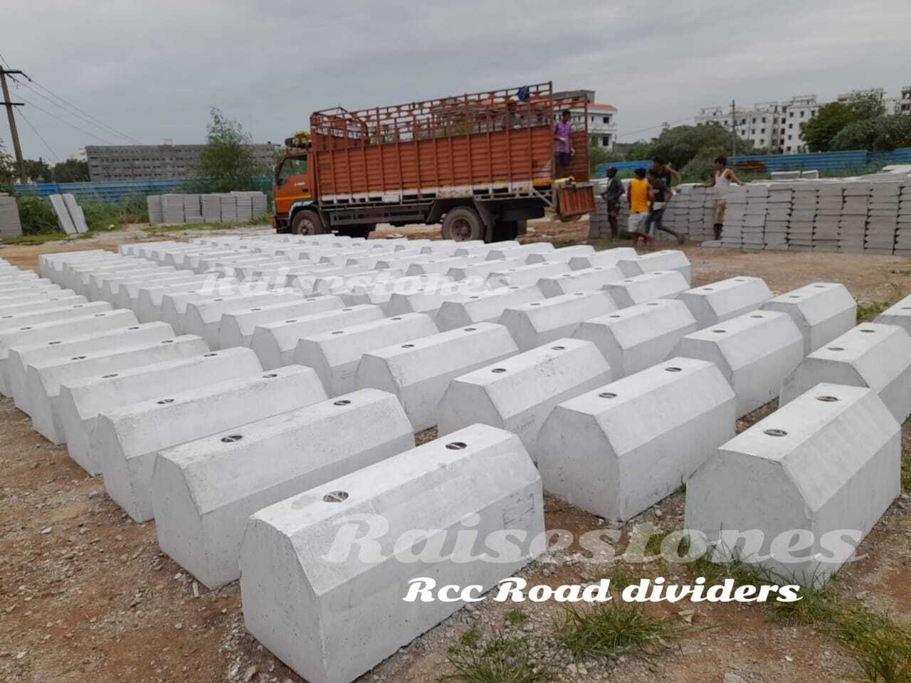 Rcc Road Divider - Reinforced Concrete, 2 Feet High X 1 Foot Wide, Durable And Weather-resistant Design