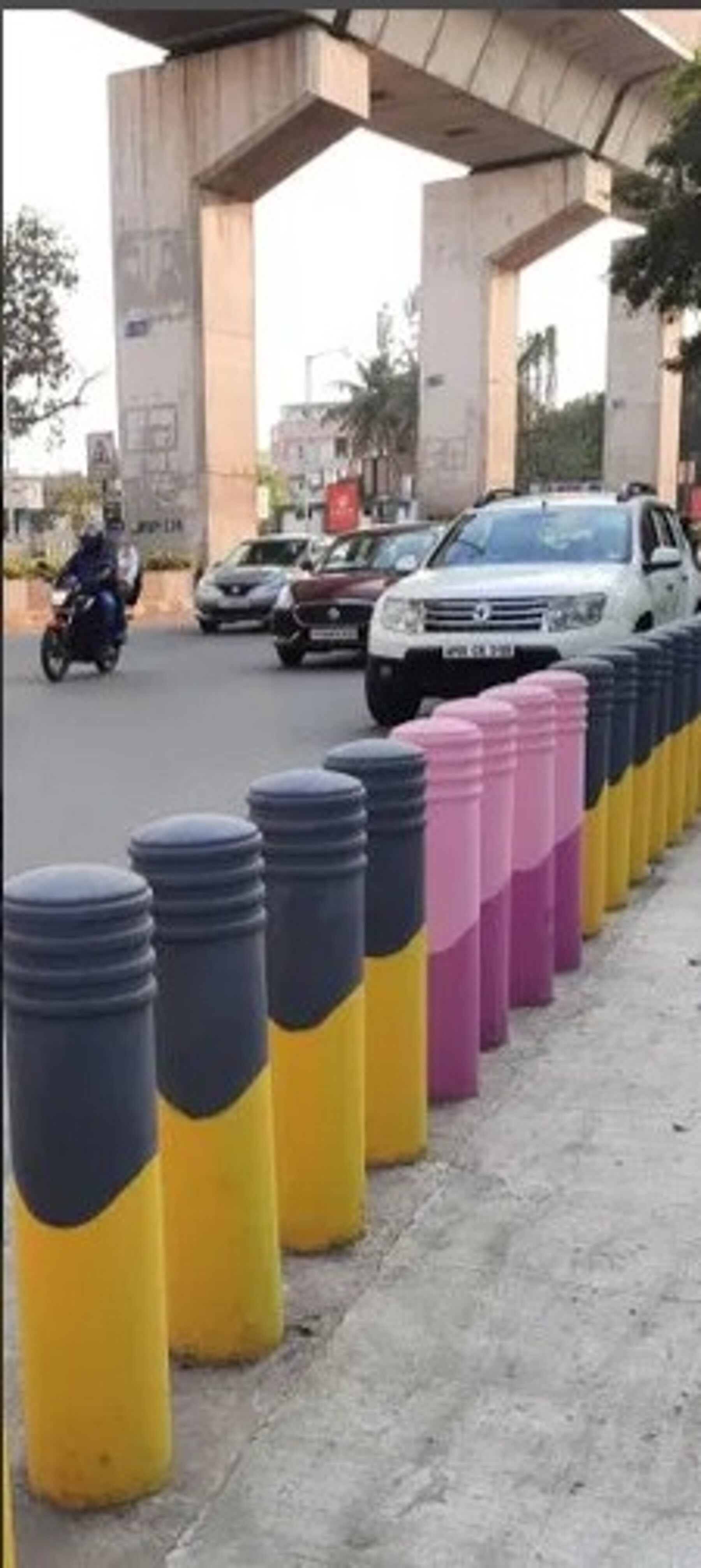 Rcc Bollards Outer Grove - Feature: Heavy-duty Construction