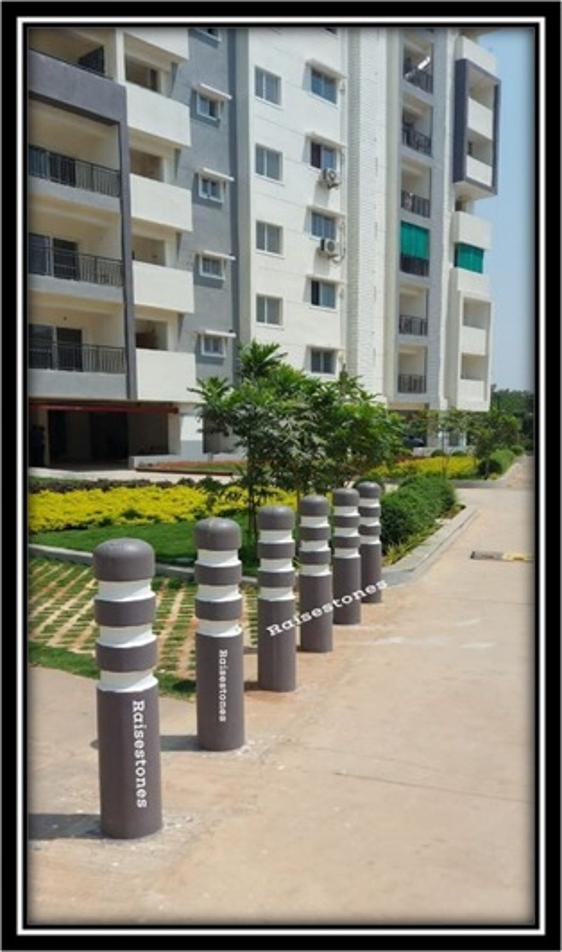 Rcc Bollards Outer Grove - Feature: Heavy-duty Construction