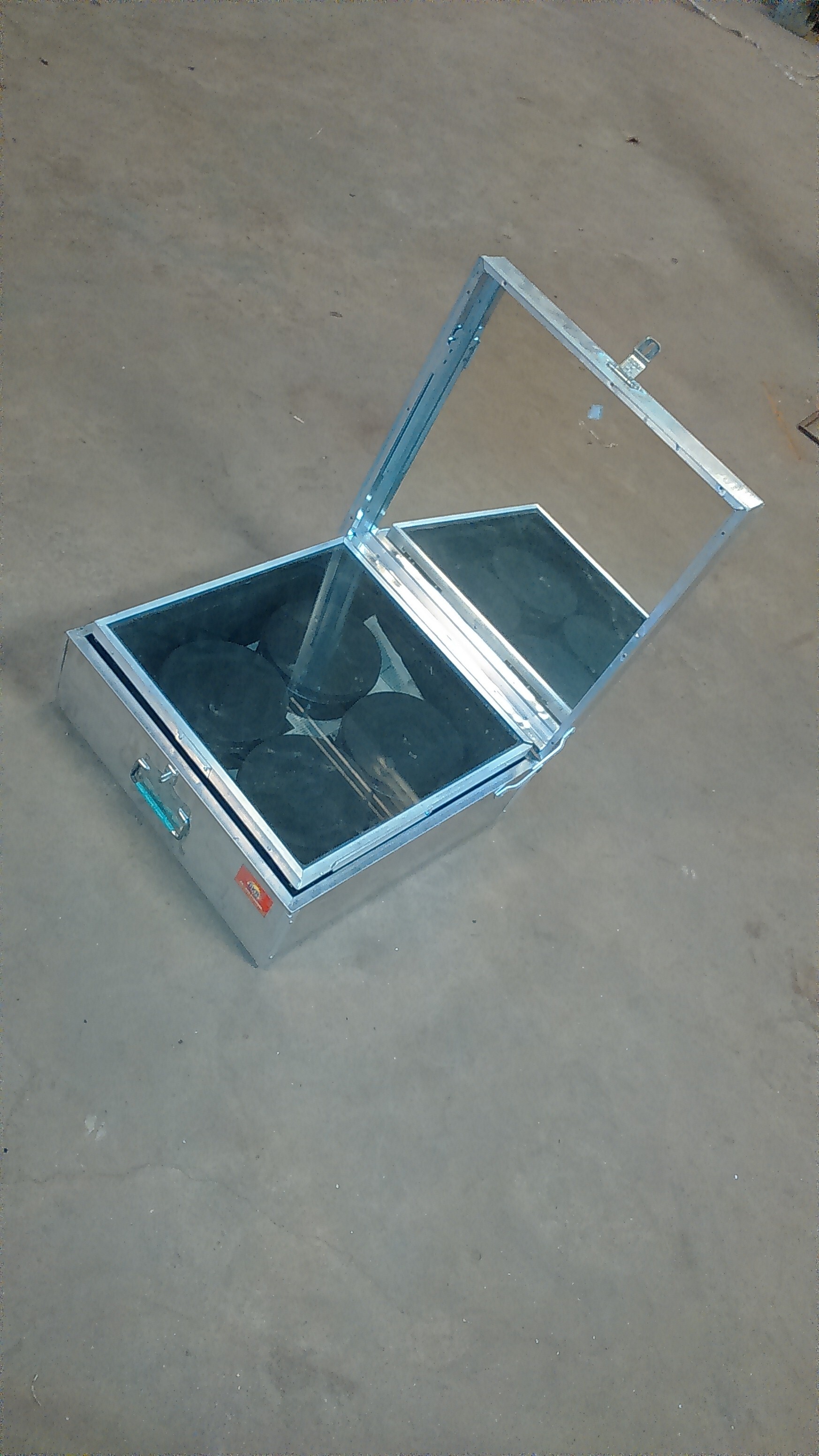 Solar Box Cooker - Material: Stainless Steel