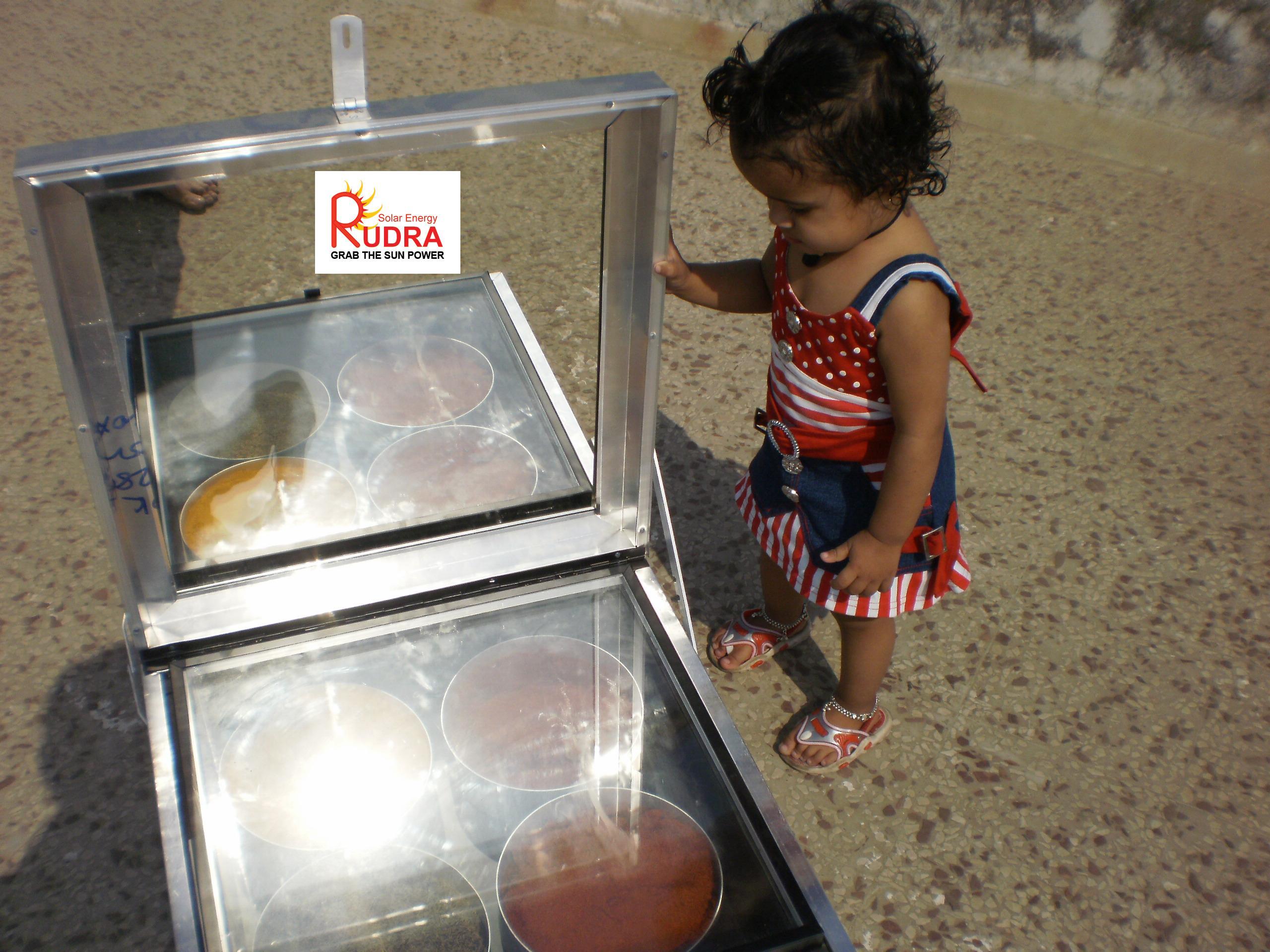 Solar Box Cooker - Material: Stainless Steel