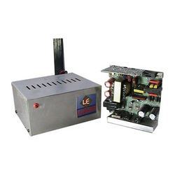 SMPS (स्विच मोड पावर सप्लाई) एक प्रकार का पावर सप्लाई यूनिट है जो एसी पावर को डीसी पावर में बदलता है। SMPS उच्च दक्षता और छोटी आकार की विशेषता रखता है, जिससे यह विभिन्न इलेक्ट्रॉनिक उपकरणों में उपयोग होता है।