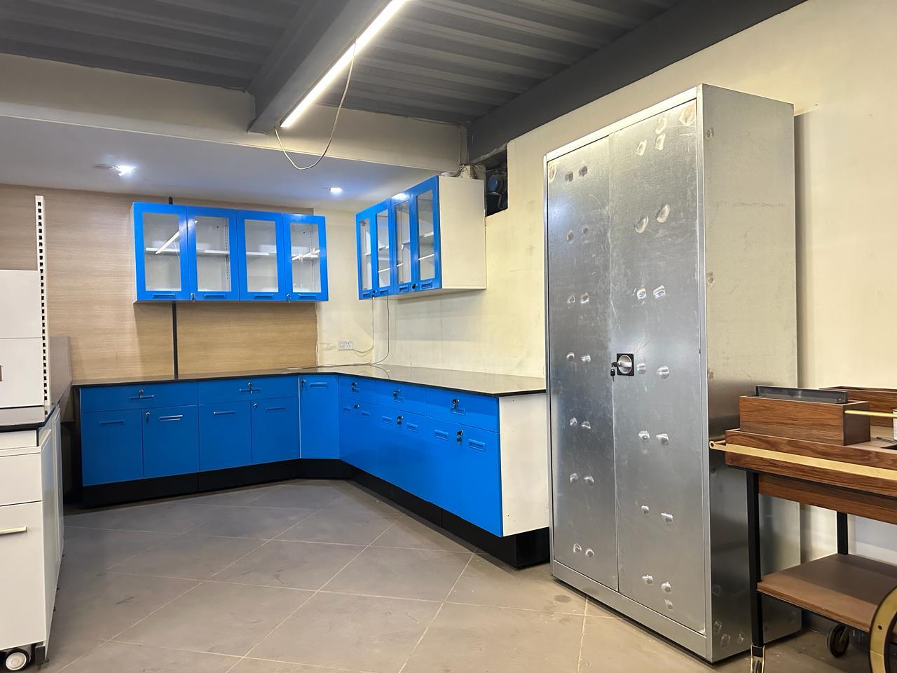 Metal Modular Laboratory Furniture - Durable Stainless Steel Design | Versatile Island Table For Enhanced Workspace Efficiency