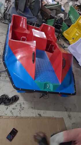 4 Seater Paddel Boat - Dimensions: Approx. 2.8M X 1.5M
