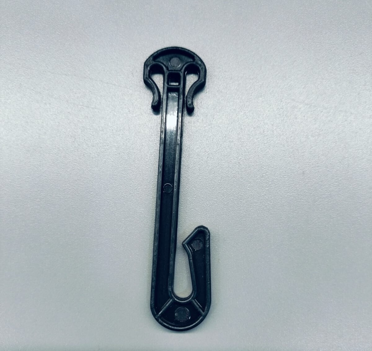 Hdpe Black J-hook For Greenhouse Trellising System - Advantage: Re-usable