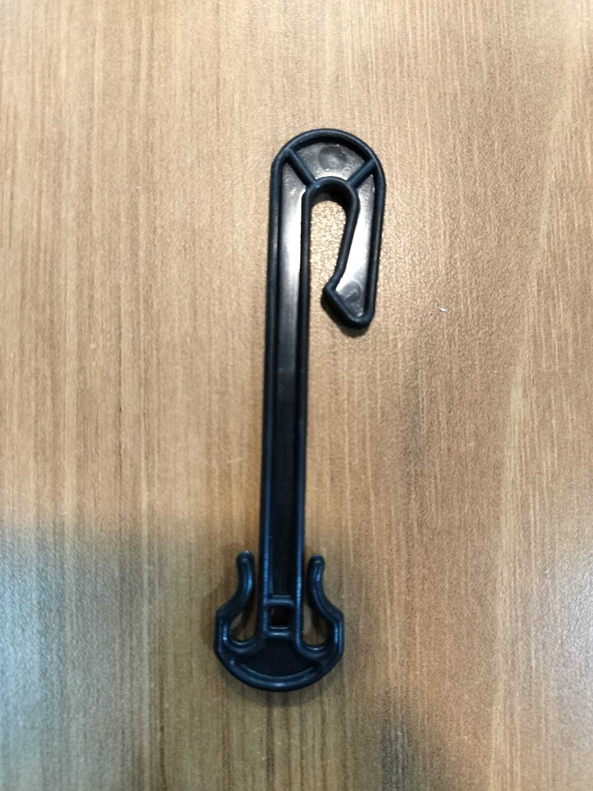 Hdpe Black J-hook For Greenhouse Trellising System - Advantage: Re-usable