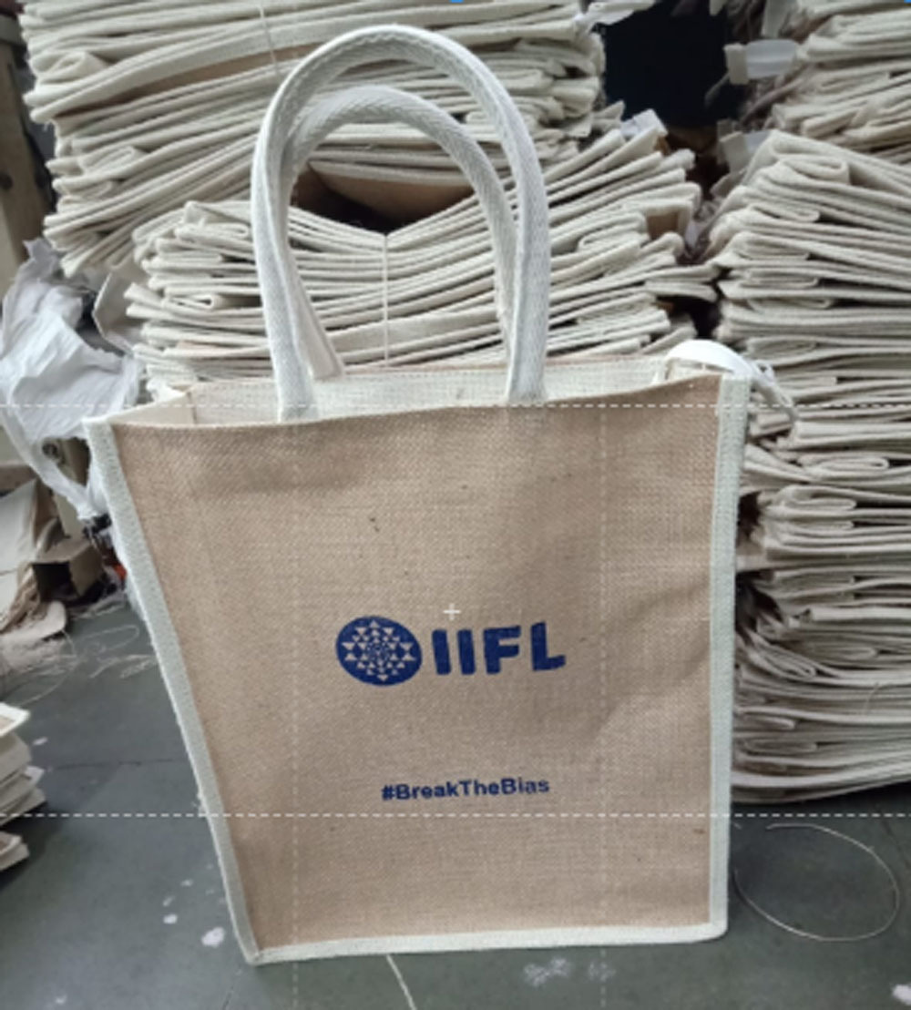 Different Available Jute Cottage Bags For Lunch