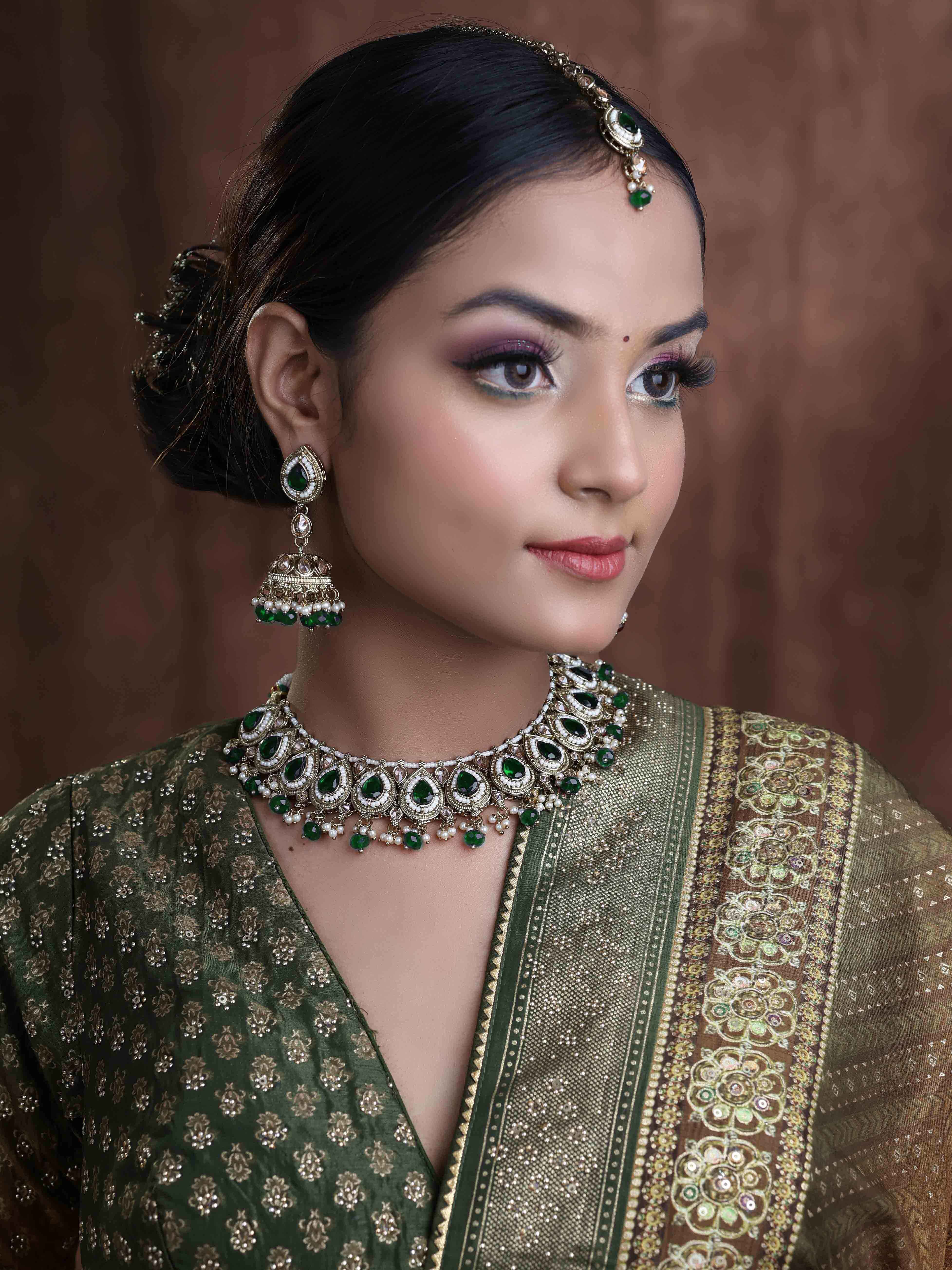 Royal Tilak Adornment Reverse Ad Choker Set