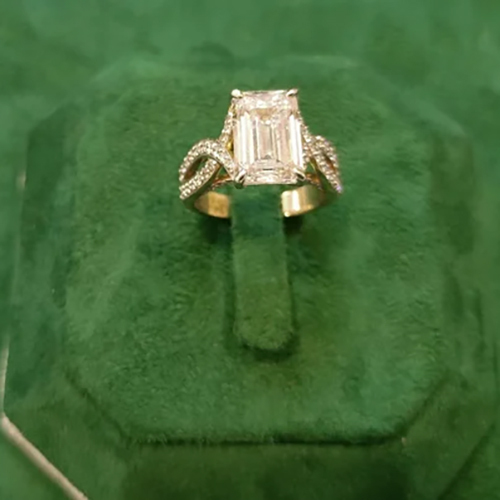Ladies Rectangle Shape Lab Grown Diamond Ring - Diamond Carat Weight: 0.9-1.9 Carat