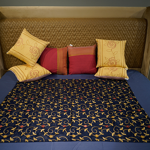 Enchanted Bloom Design Bed Throw - Feature: Washable