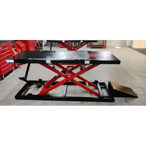 700Kg Two Wheeler Post Lift - Lifting Capacity: 700 Kilograms (Kg)