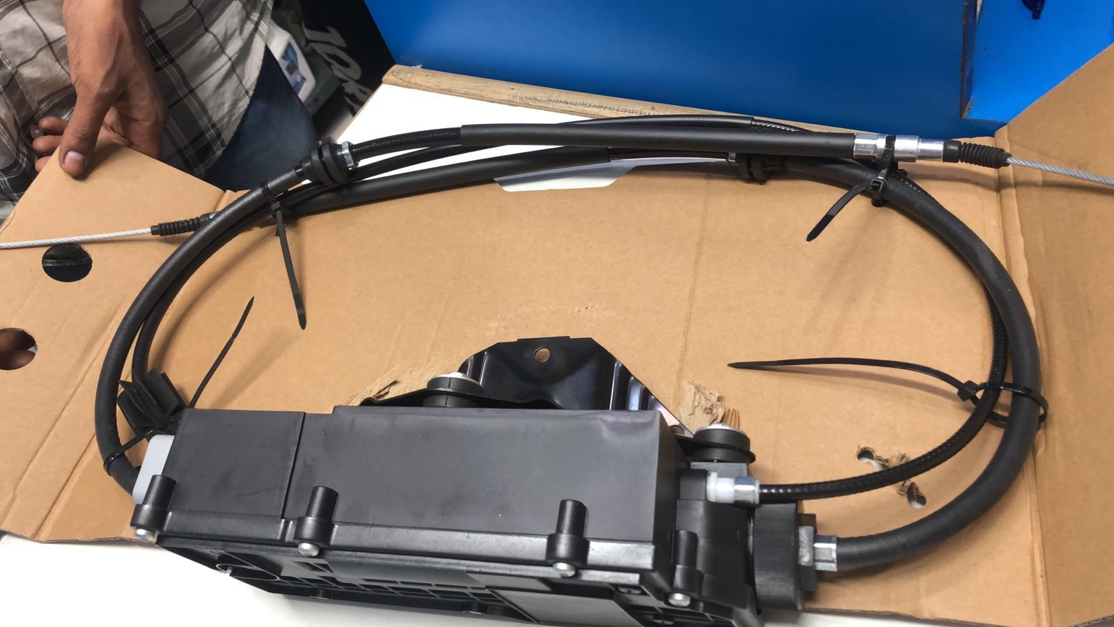 Bmw Car Diggy - Diggy Material, 10x10x10 Ft Dimensions | Long Working Life, 20 Kg Weight, For Four Wheeler Use