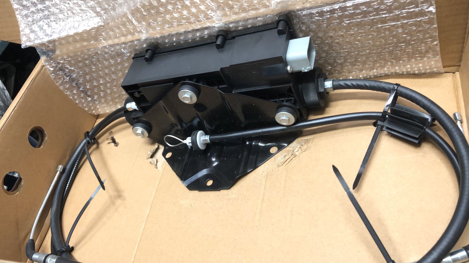 Bmw Car Diggy - Diggy Material, 10x10x10 Ft Dimensions | Long Working Life, 20 Kg Weight, For Four Wheeler Use