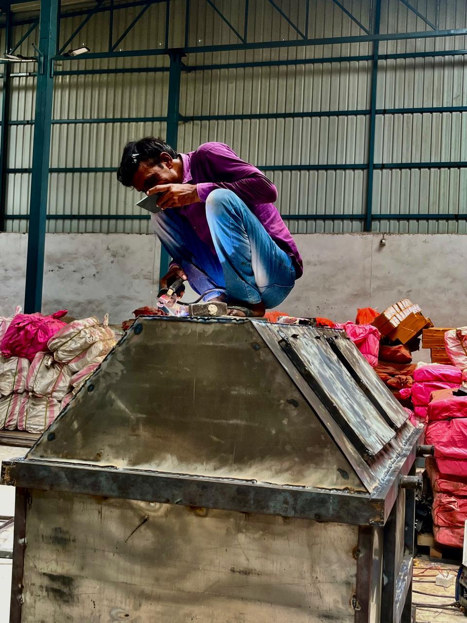 Iron Dustbin (Garbage Container) - Application: Industrial