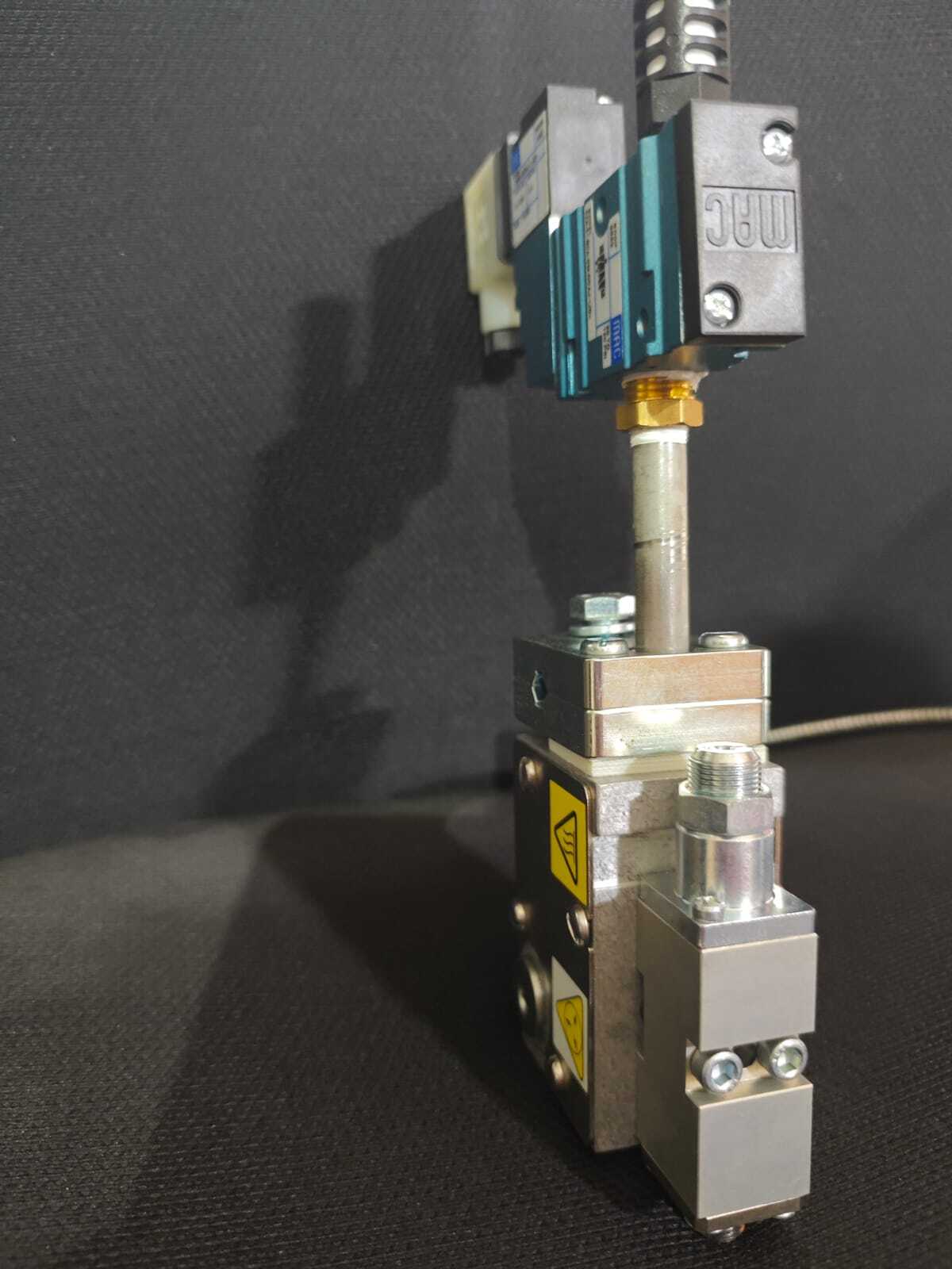 Hot Melt Glue Applicator - Power Source: Electricity