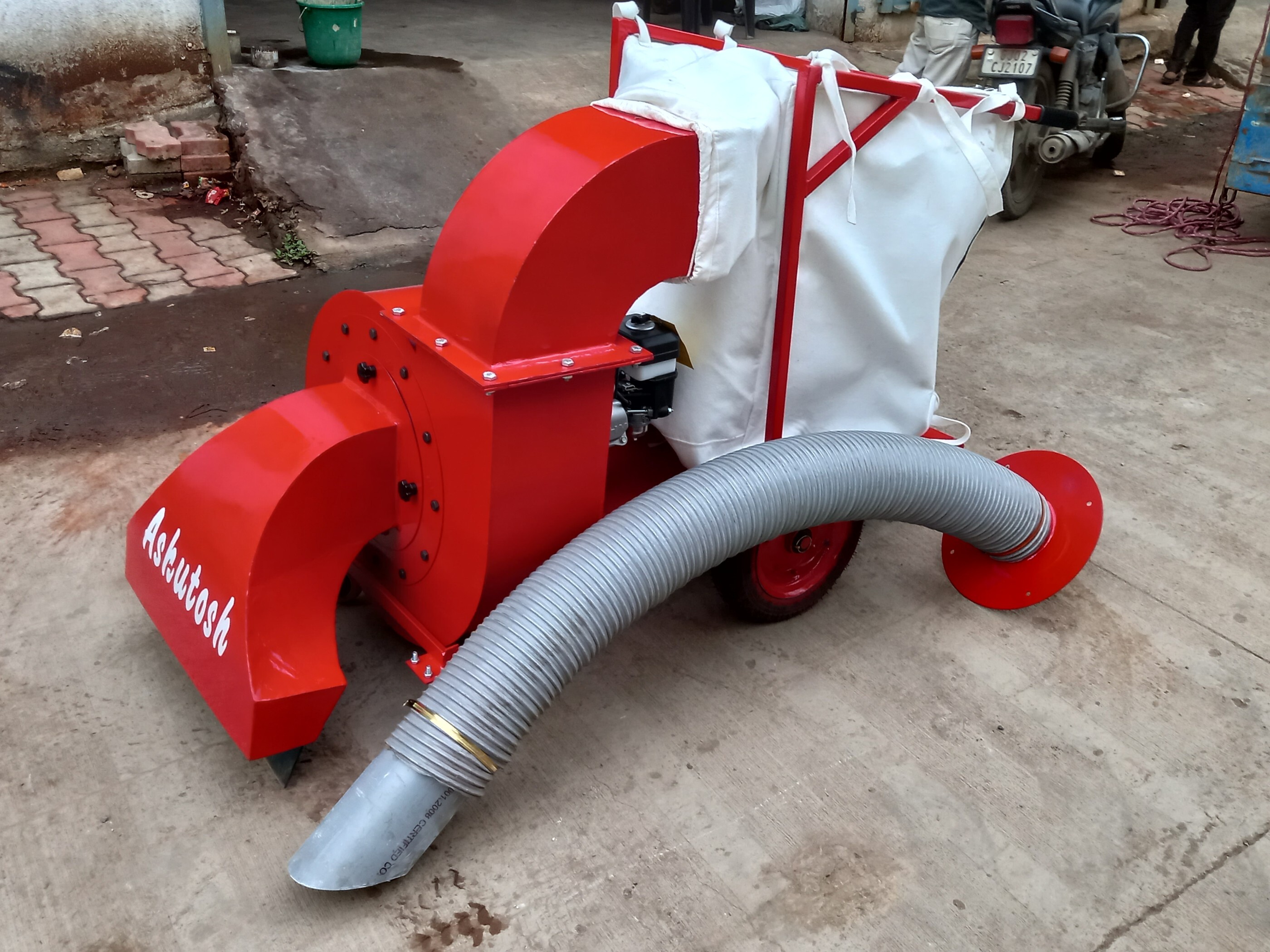 Leaf Collector Machine - Color: Red