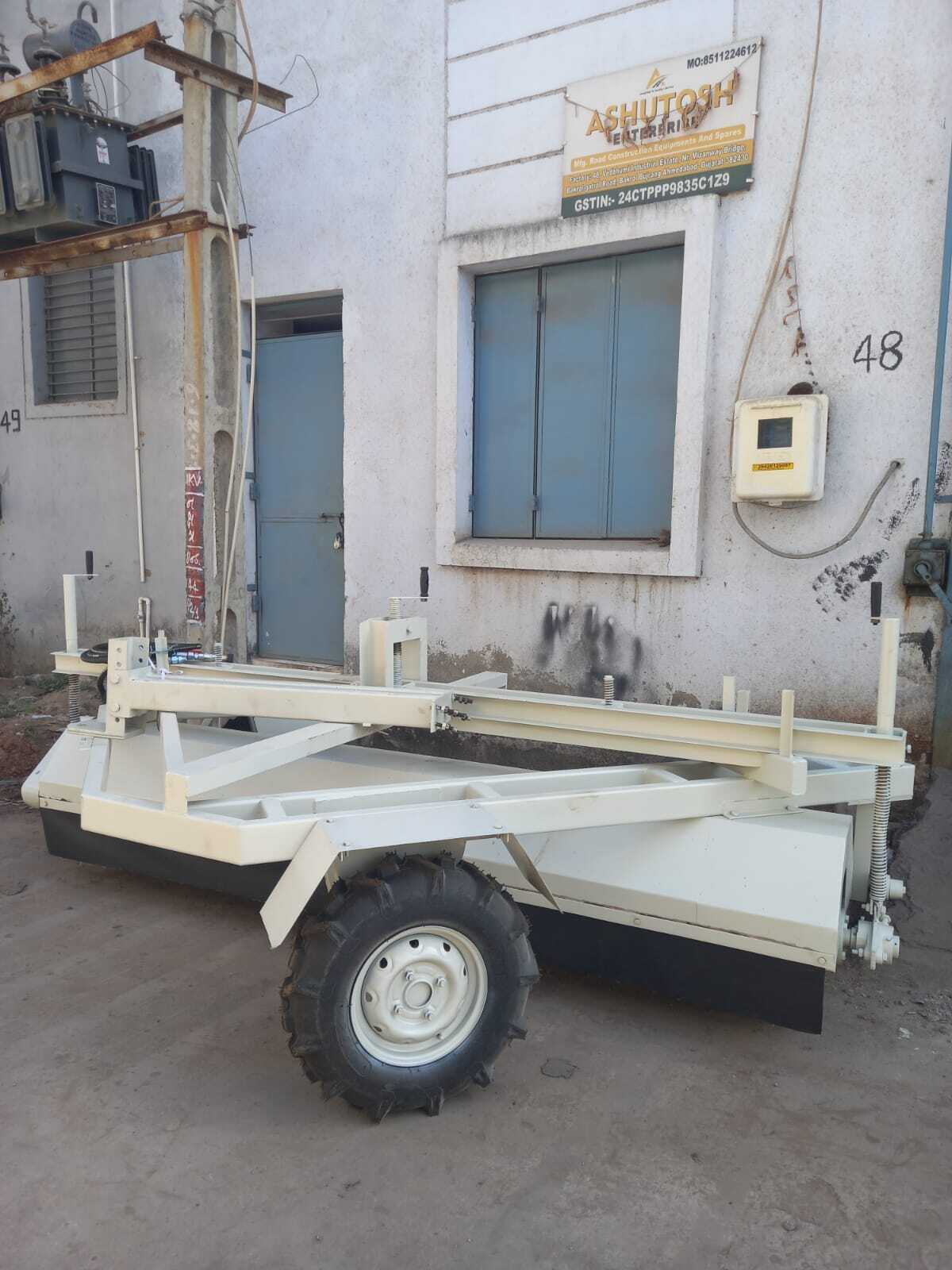 Mechanical Broomer Machine - Color: White