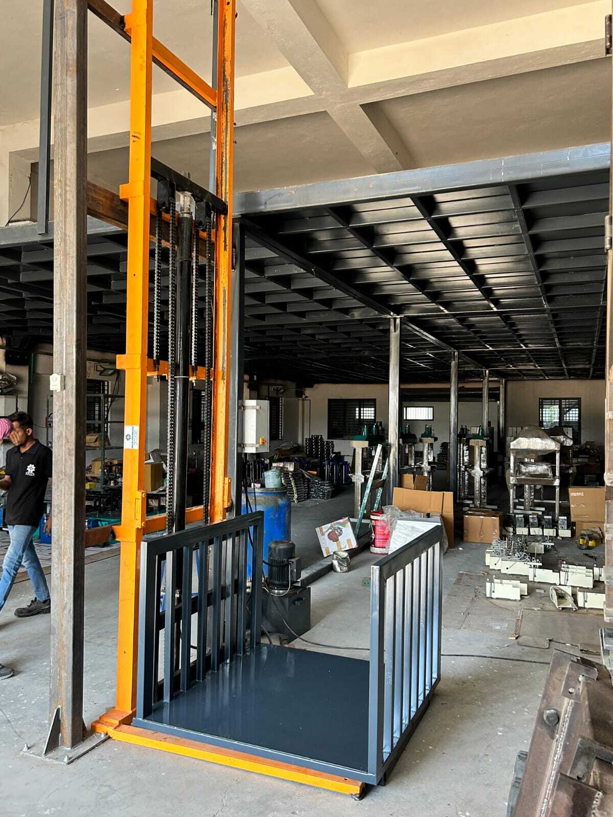 Easy To Operate Material Handling Lift