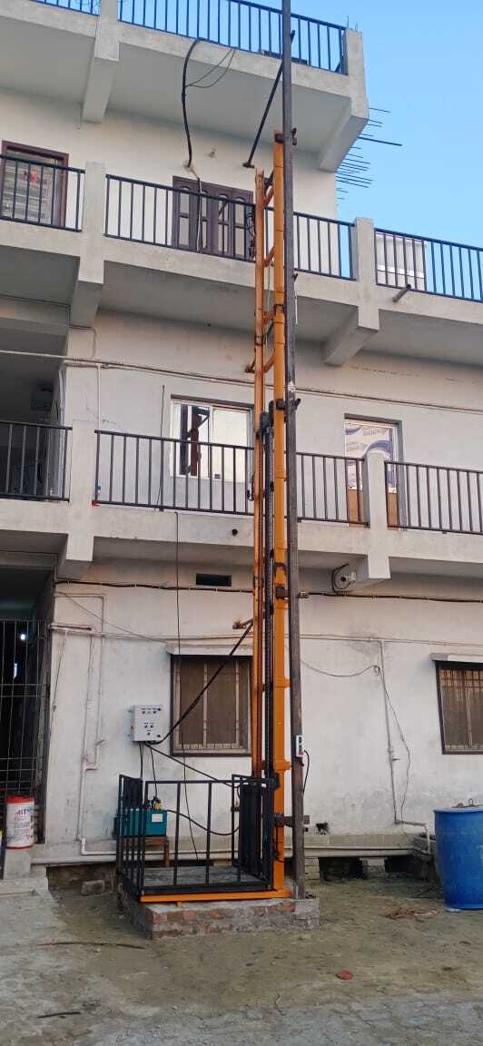 Easy To Operate Material Handling Lift