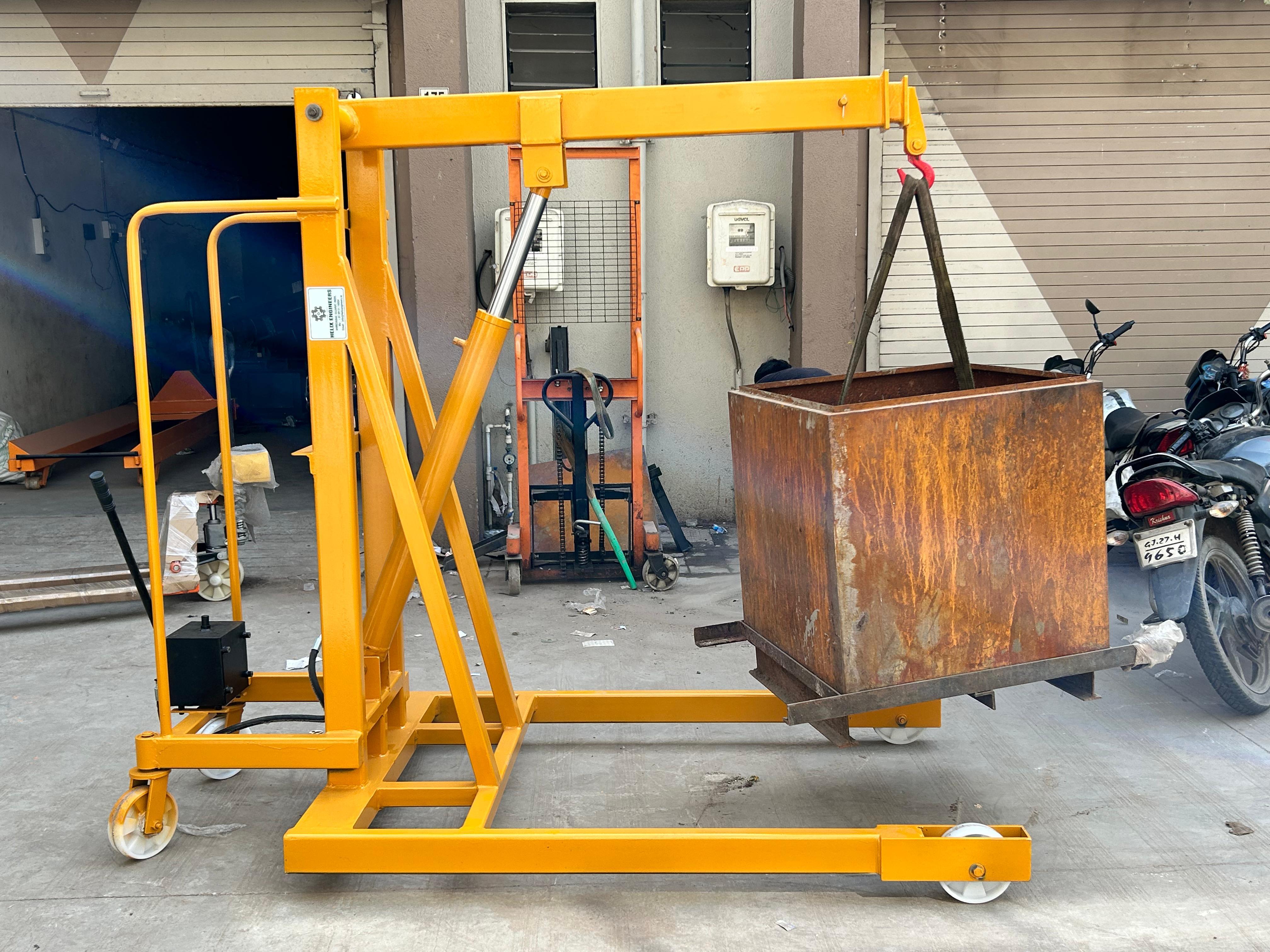 Yellow Hydraulic Mobile Floor Crane