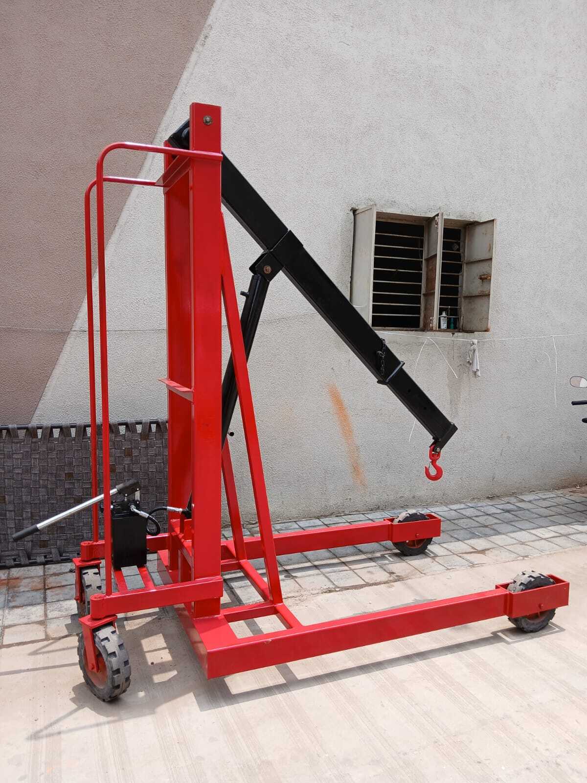 Yellow Hydraulic Mobile Floor Crane