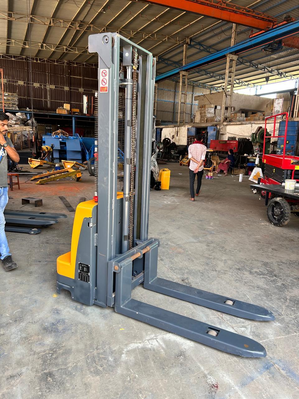 Hydraulic Pallet Stacker By Helix Engineers
