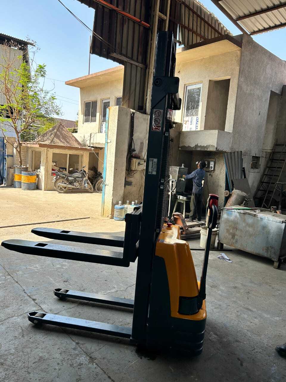 Hydraulic Pallet Stacker By Helix Engineers