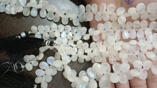 Natural White Rainbow Moonstone Pear Shape Plain 4x6mm To 5x7mm Strand 8''