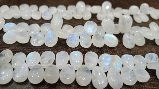 Natural White Rainbow Moonstone Pear Shape Plain 4x6mm To 5x7mm Strand 8''