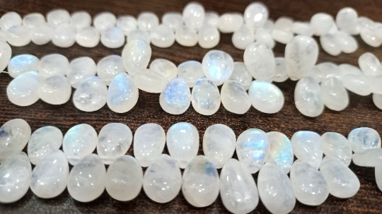 Natural White Rainbow Moonstone Pear Shape Plain 4x6mm To 5x7mm Strand 8''
