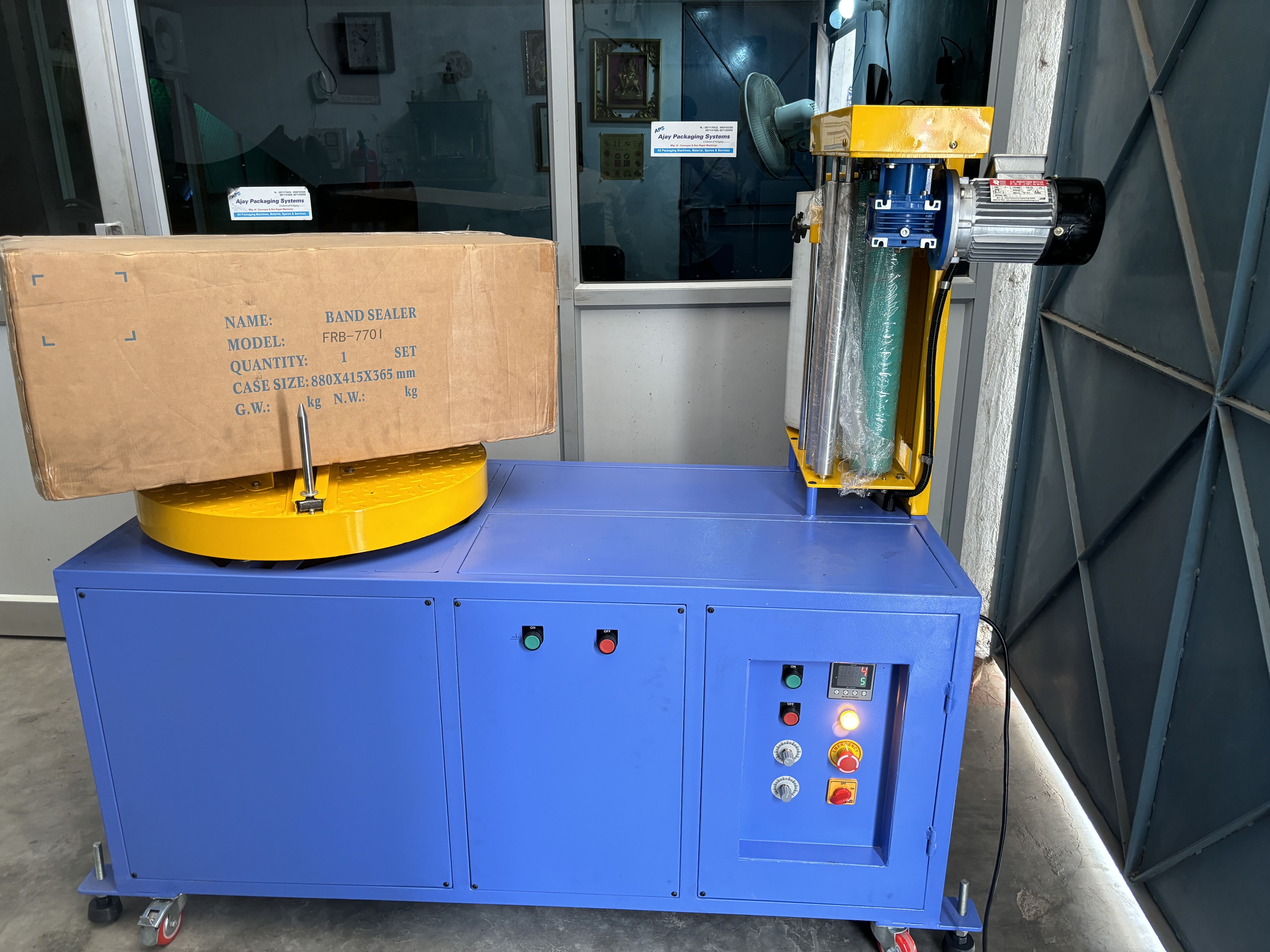 Stretch Wrapping Machine - Automatic Grade: Semi-automatic