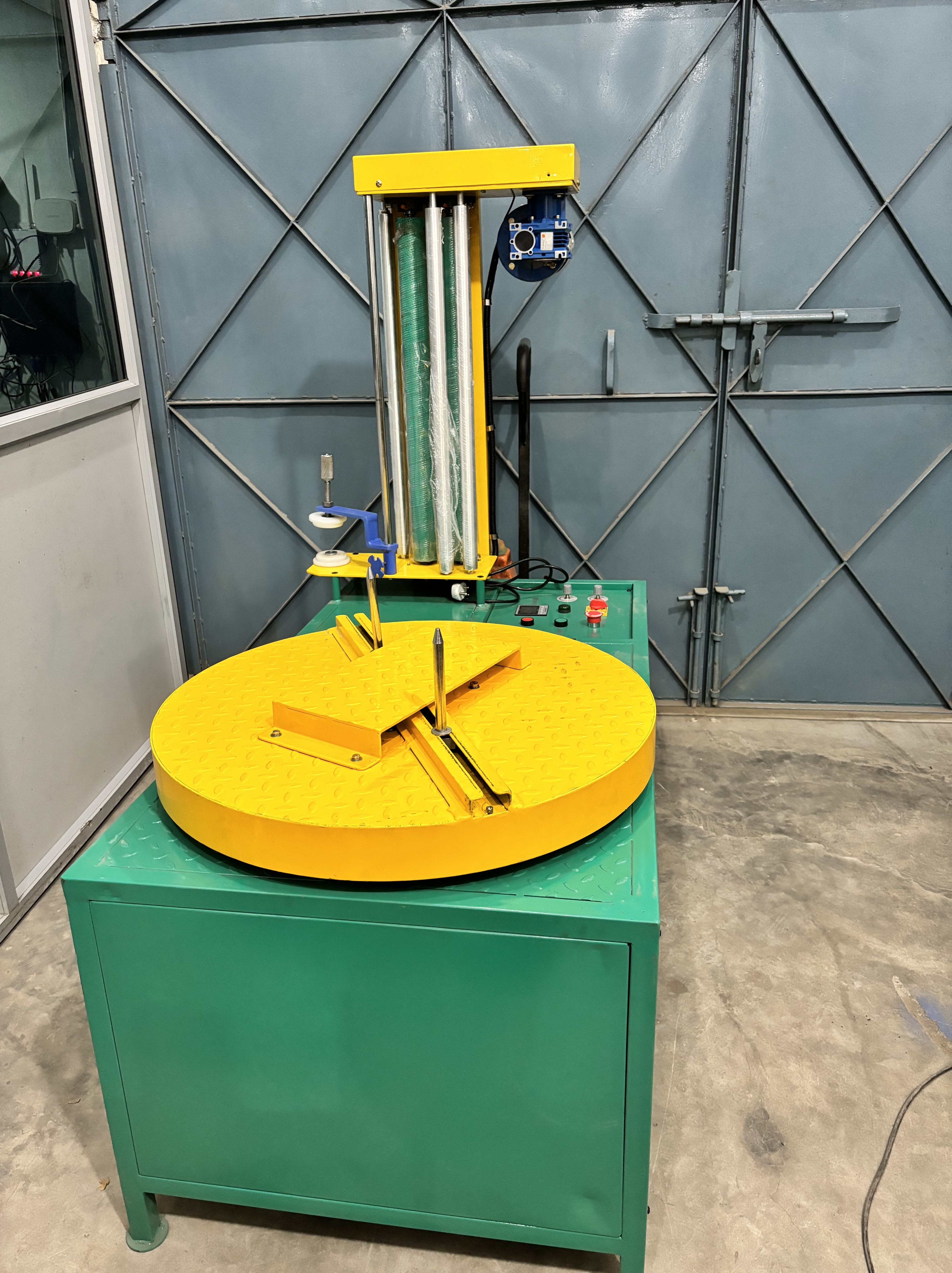 Stretch Wrapping Machine - Automatic Grade: Semi-automatic