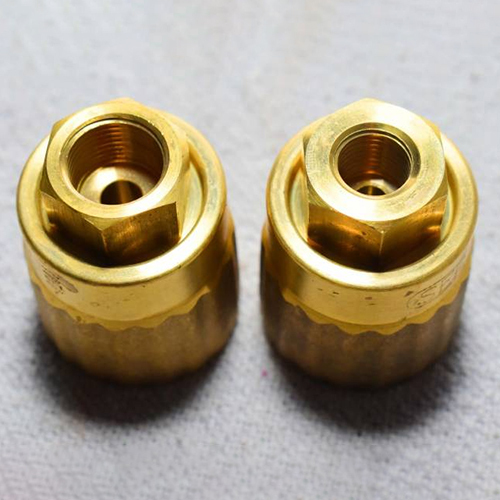 01_Lot Cylinder Manifold Adapter - Material: Brass