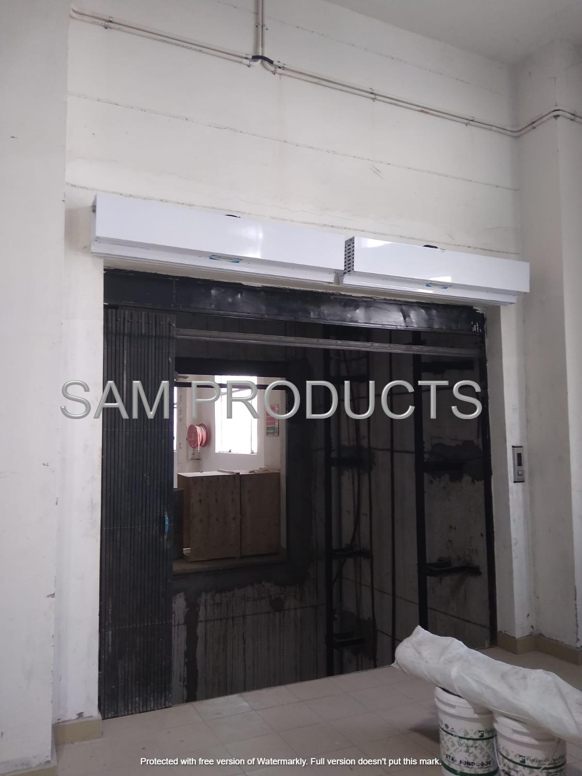 Air Curtains - Metal Body | Dimensions: 900 X 220 X 210 Mm, Air Velocity: 18-20 M/s, Air Volume: 1200 Mâ³/h, Noise Level: < 50 Db, 2 Speed Options